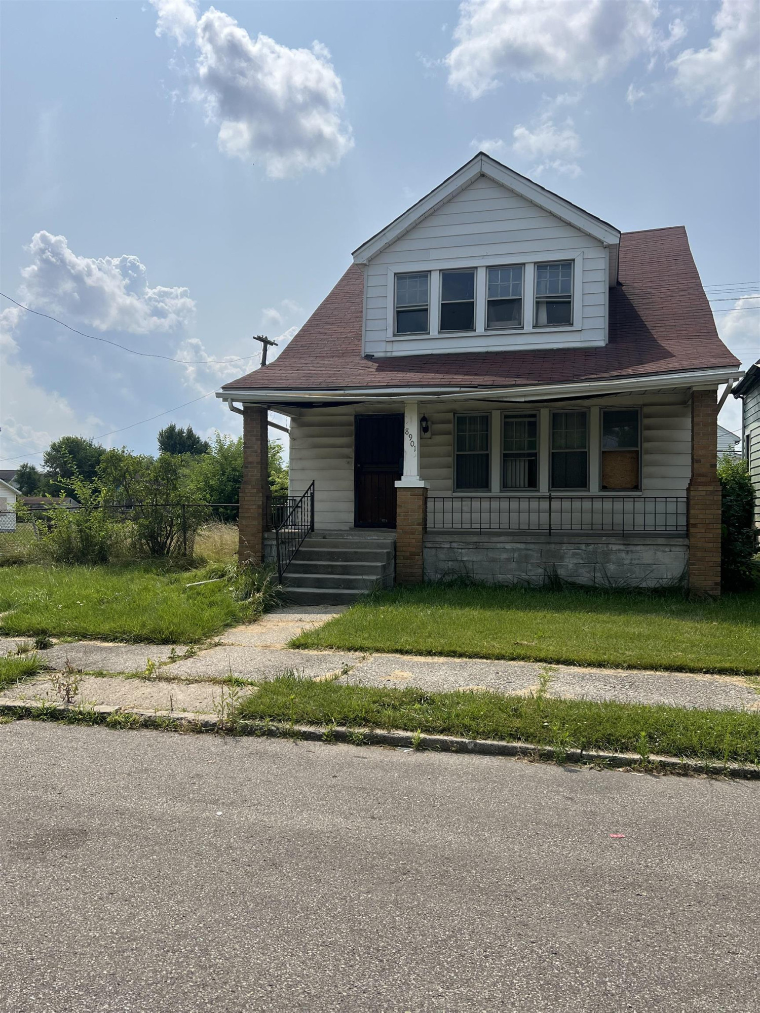 8901 Isham Avenue, Detroit, MI 48213 — Photo 2
