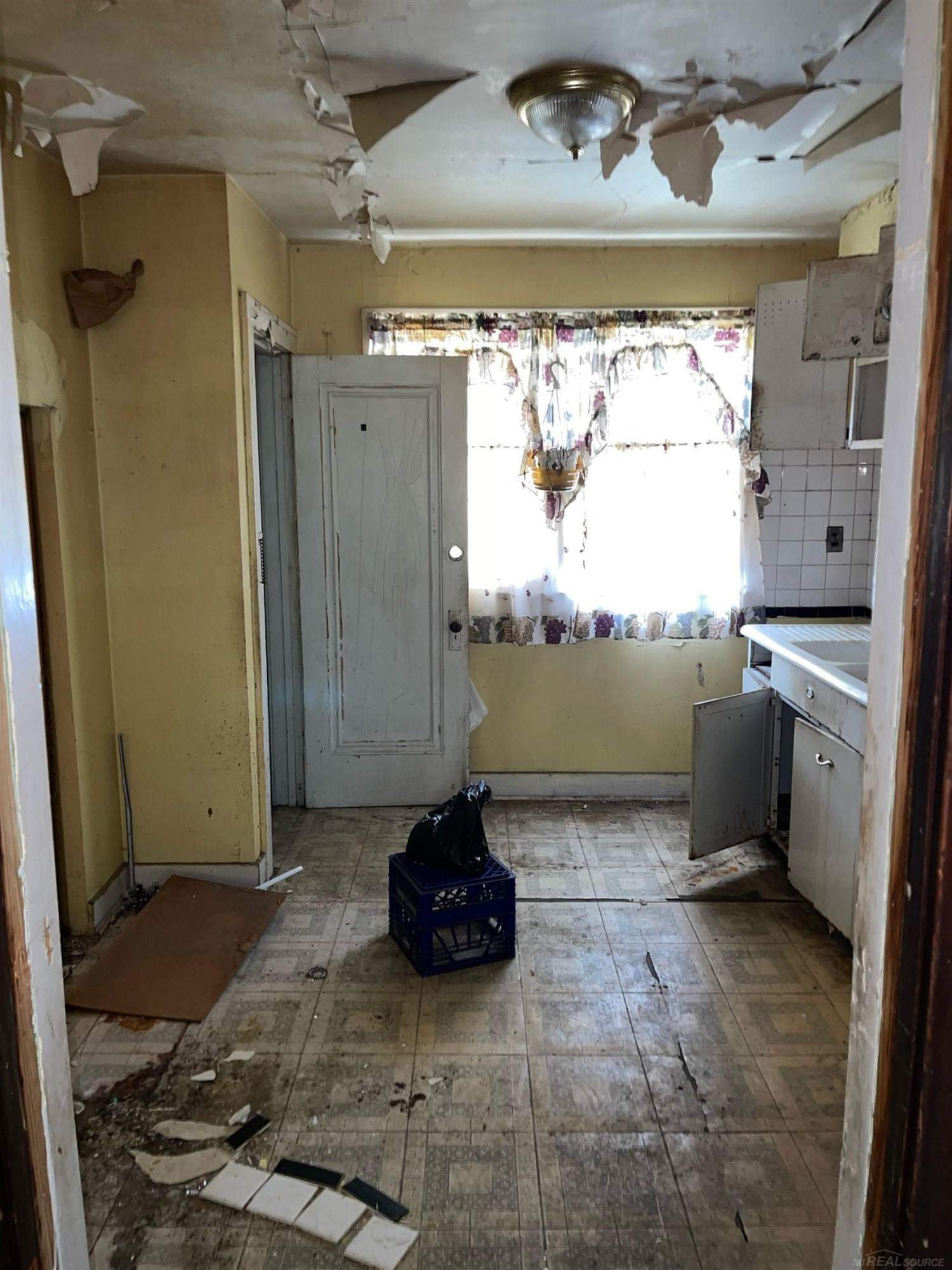 8901 Isham Avenue, Detroit, MI 48213 — Photo 7