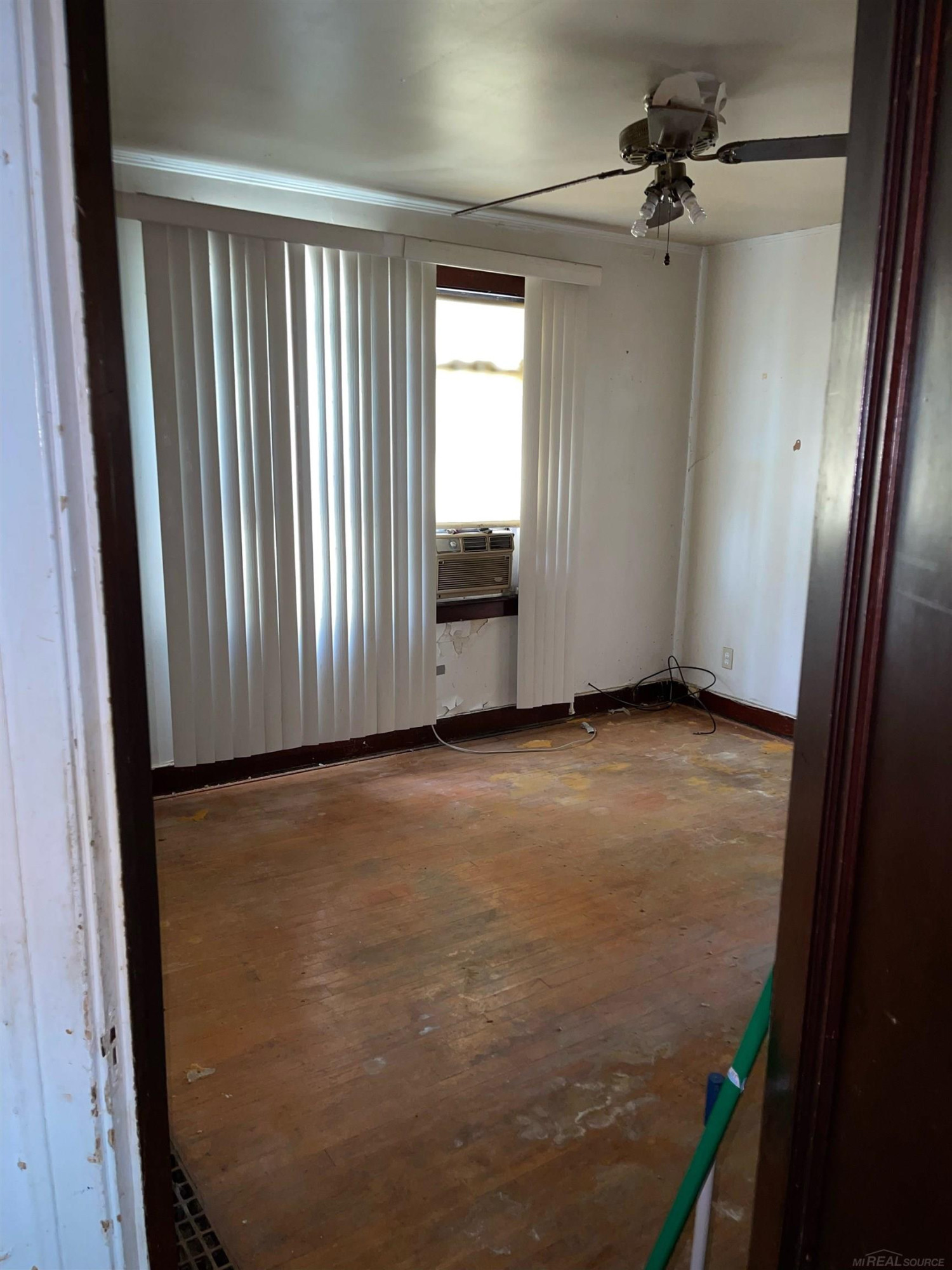 8901 Isham Avenue, Detroit, MI 48213 — Photo 13