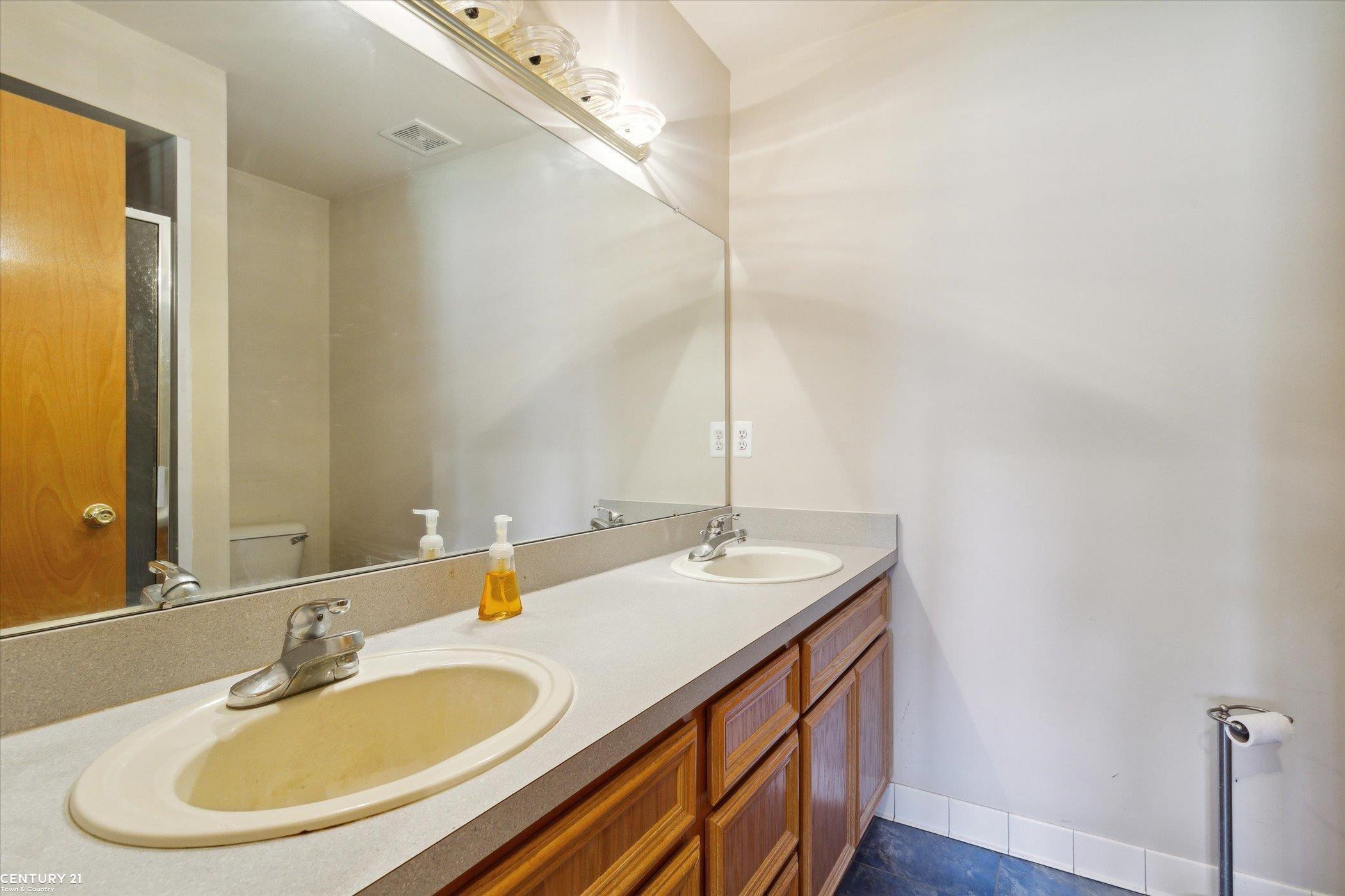 14939 Stoney Brook Drive, Utica, MI 48315 — Photo 31