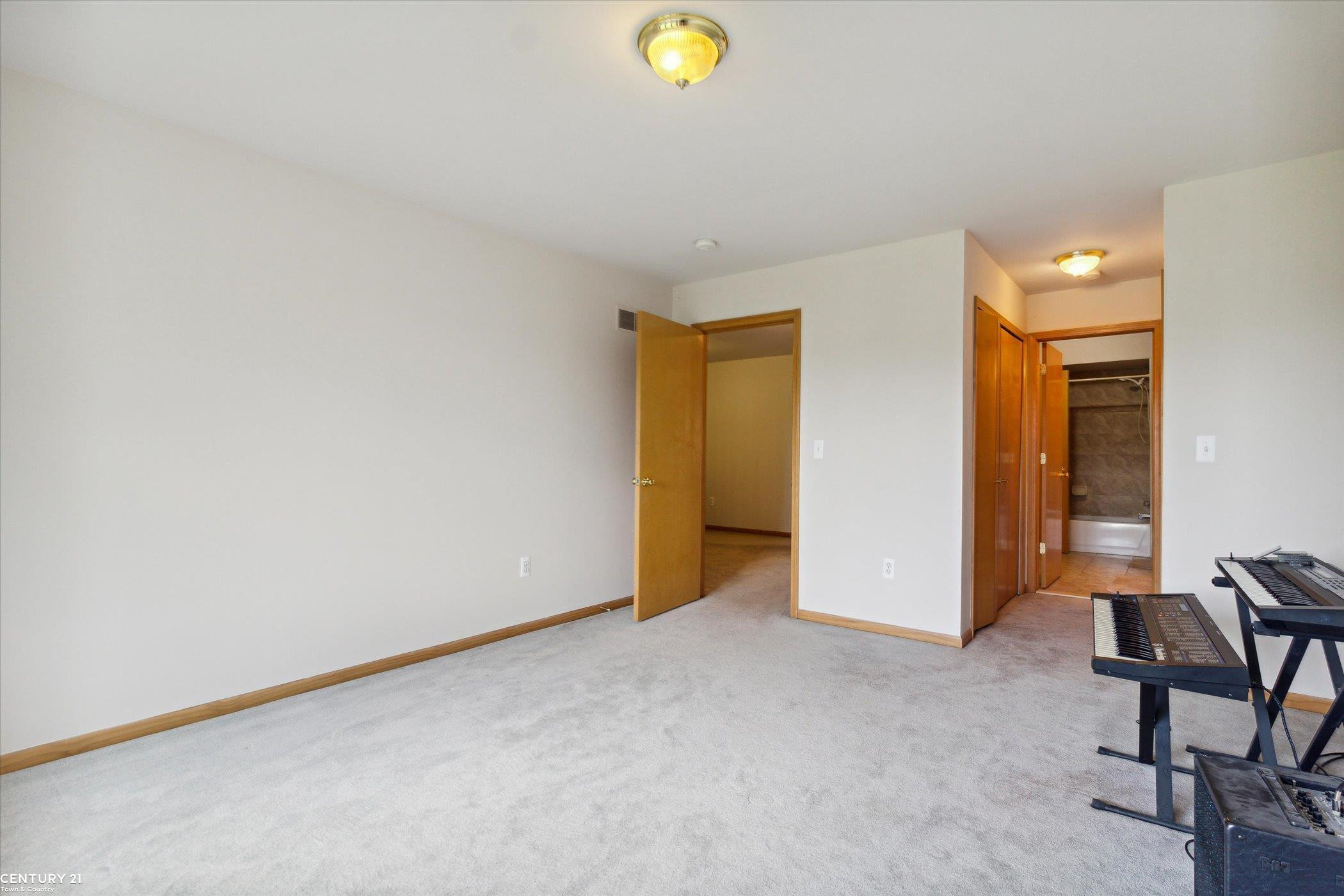 14939 Stoney Brook Drive, Utica, MI 48315 — Photo 43