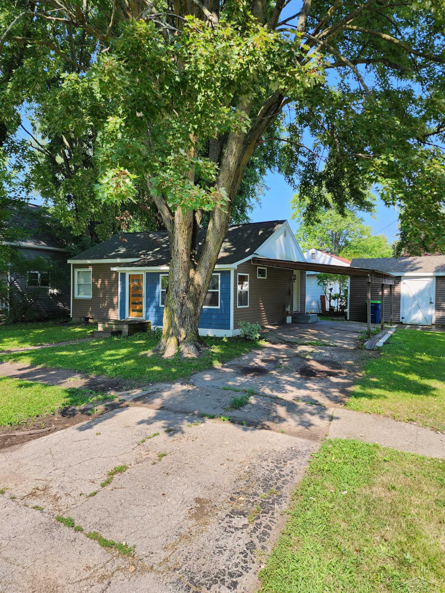 221 E Clinton Street, Saint Charles, MI 48655 — Photo 2