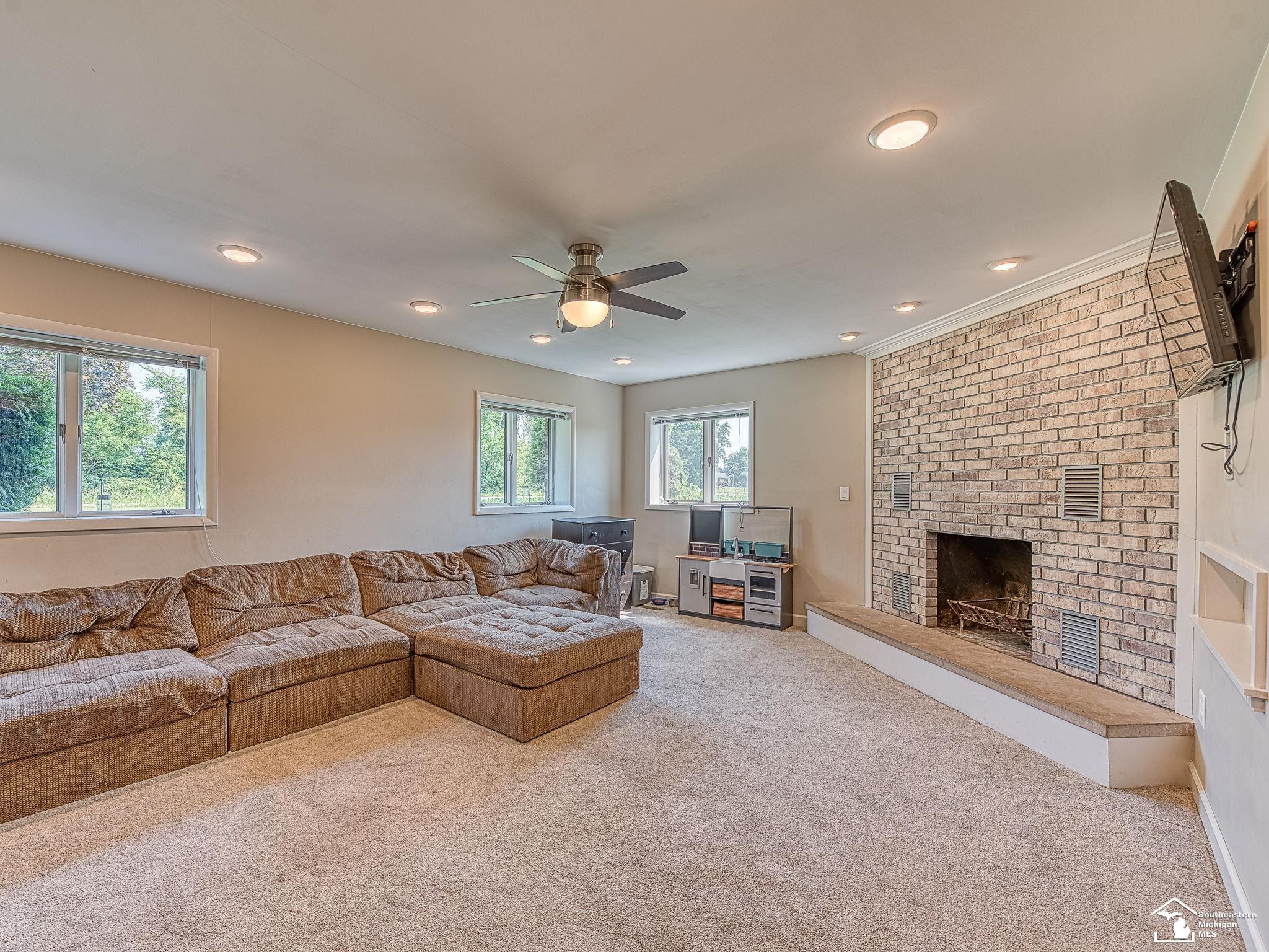 4949 Colf, Carleton, MI 48117 — Photo 2