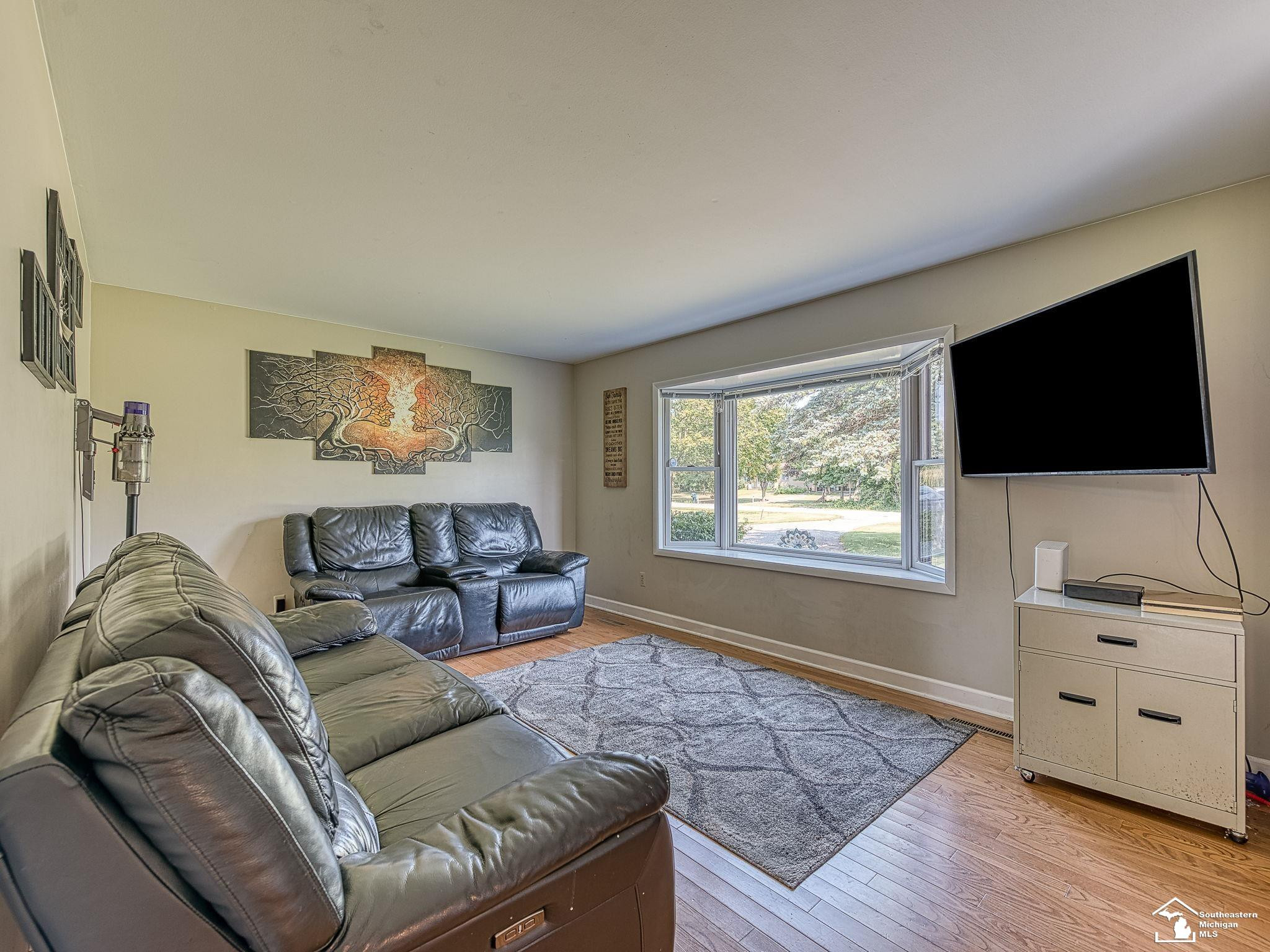 4949 Colf, Carleton, MI 48117 — Photo 8