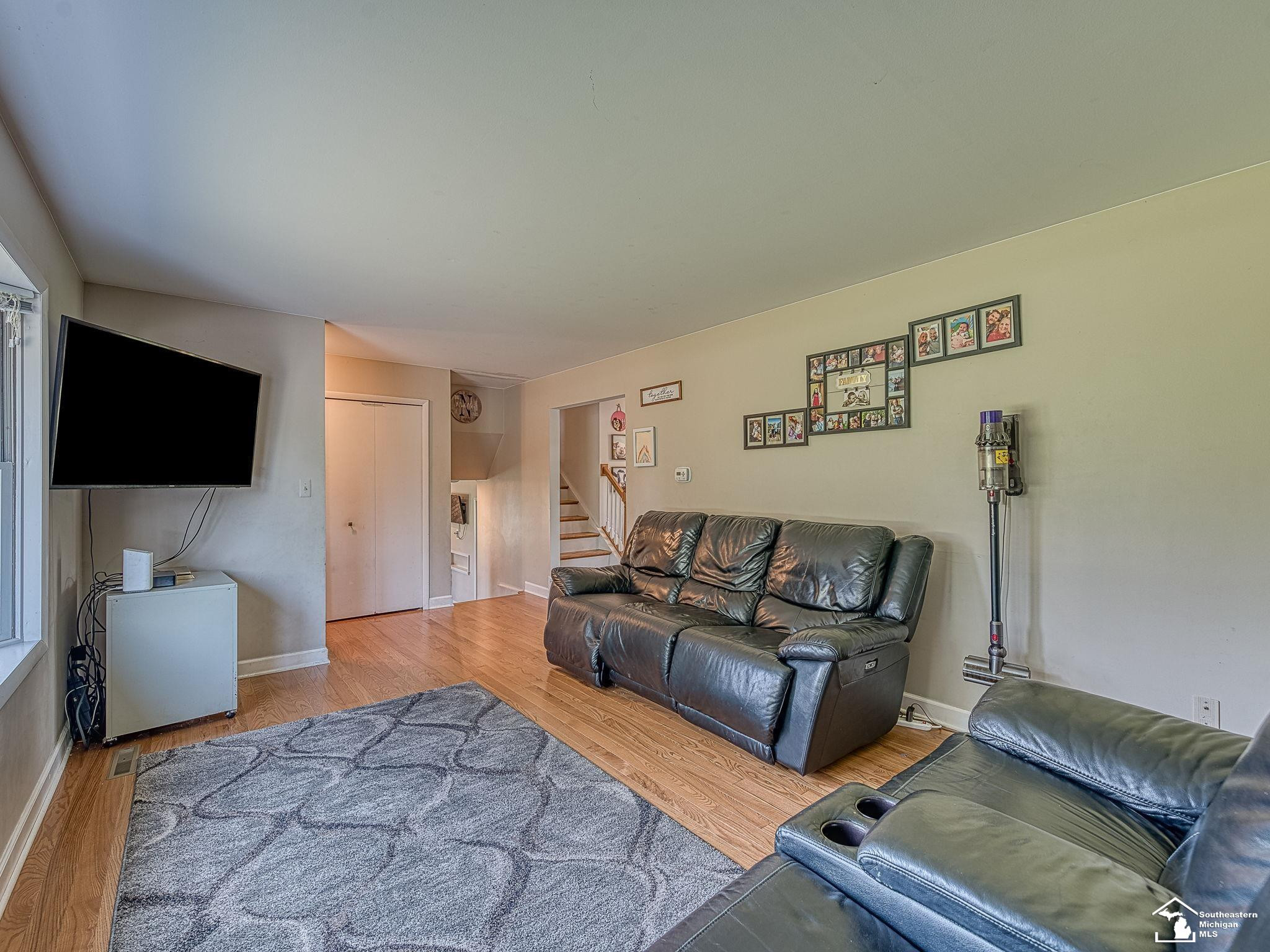 4949 Colf, Carleton, MI 48117 — Photo 11