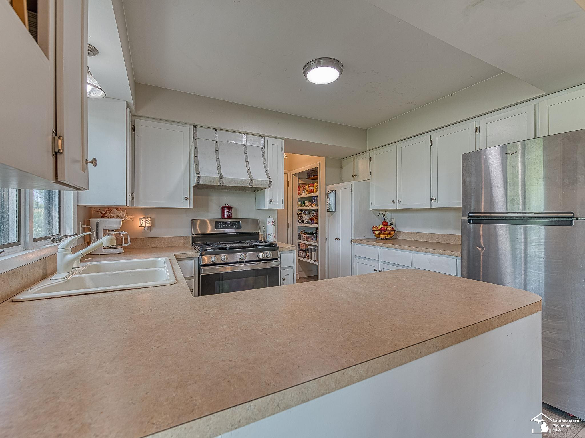 4949 Colf, Carleton, MI 48117 — Photo 16