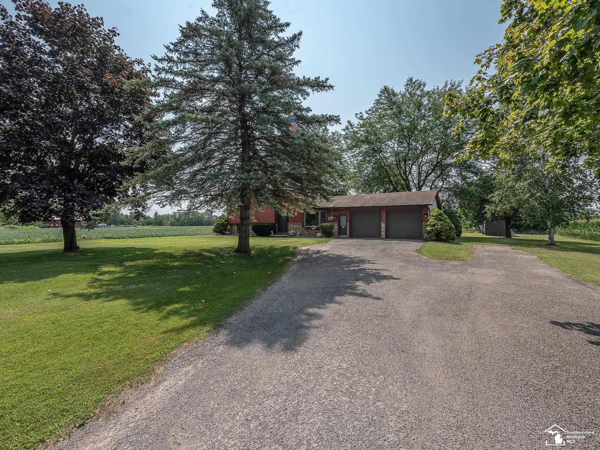 4949 Colf, Carleton, MI 48117 — Photo 29