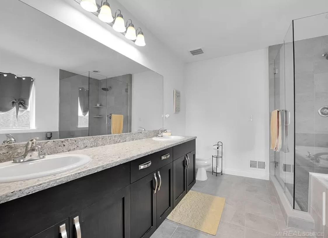 49821 Bingham Lane, MI 48044 — Photo 15