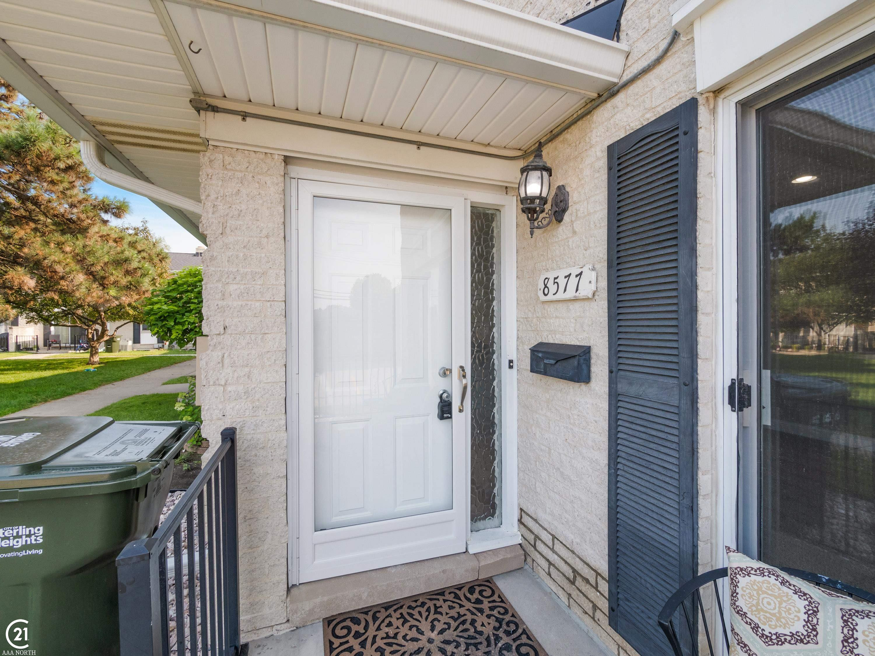 8577 Winchester Drive, Sterling Heights, MI 48313 — Photo 11