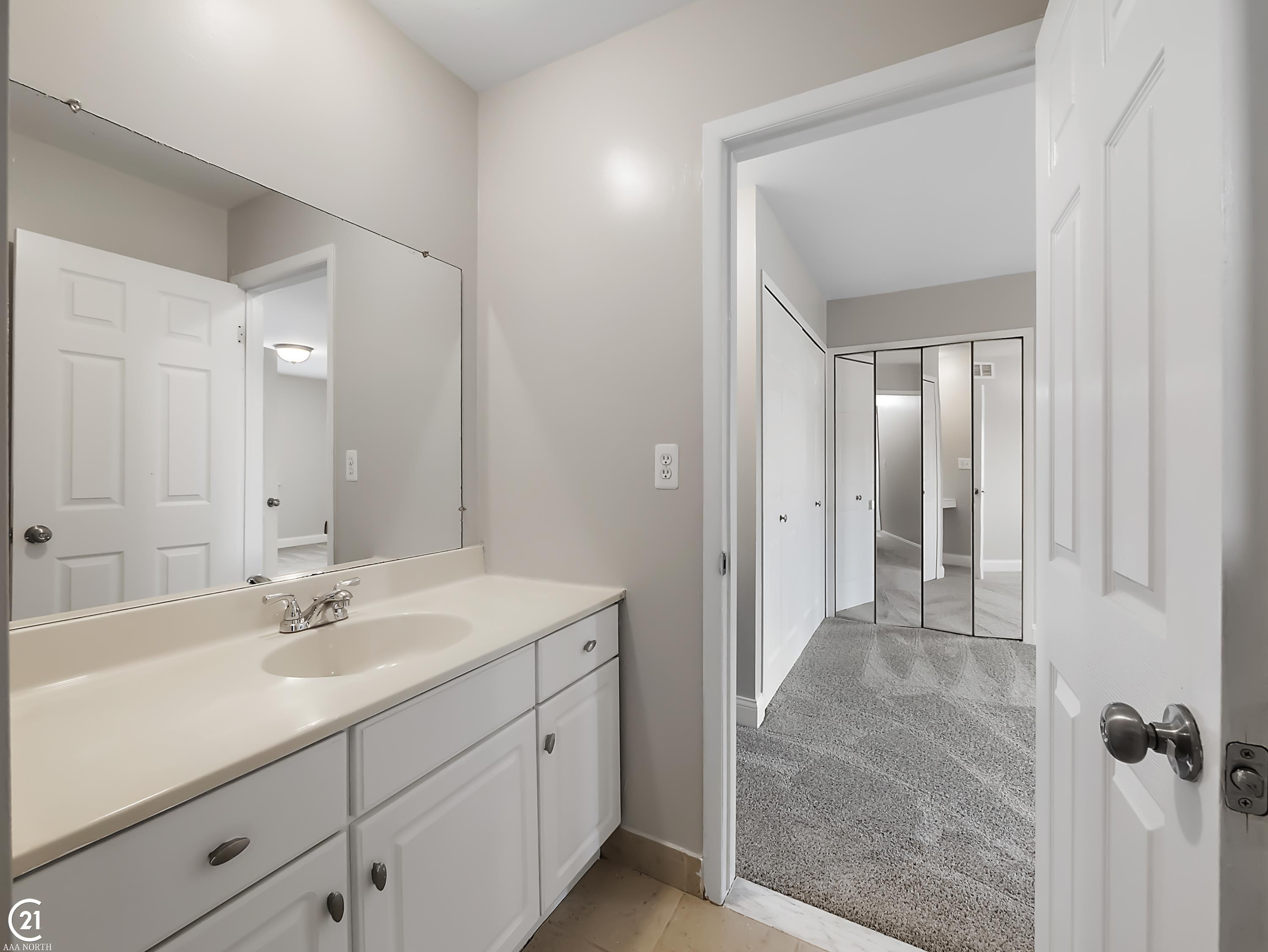 8577 Winchester Drive, Sterling Heights, MI 48313 — Photo 32
