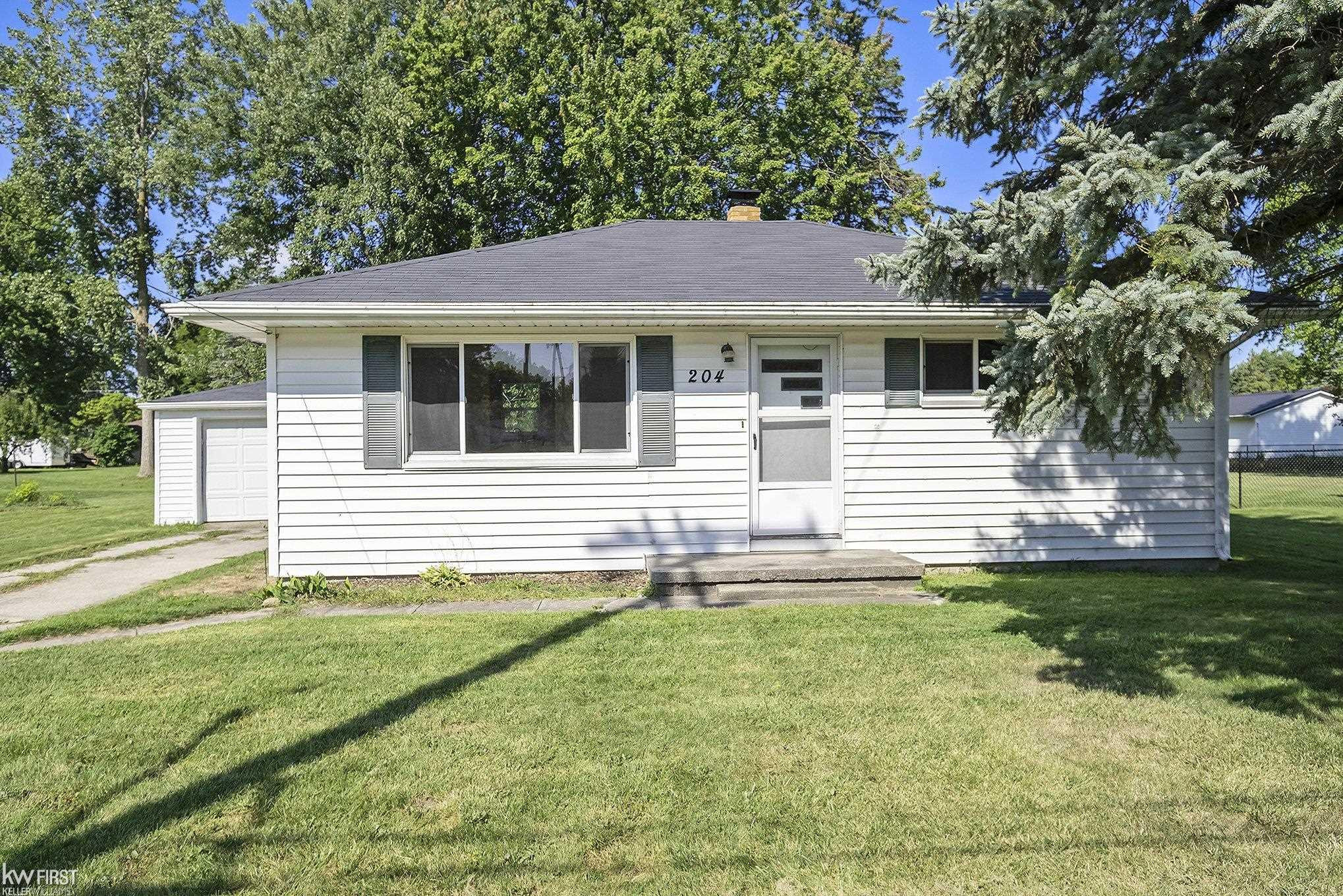 204 Southlawn, Auburn, MI 48611 — front exterior