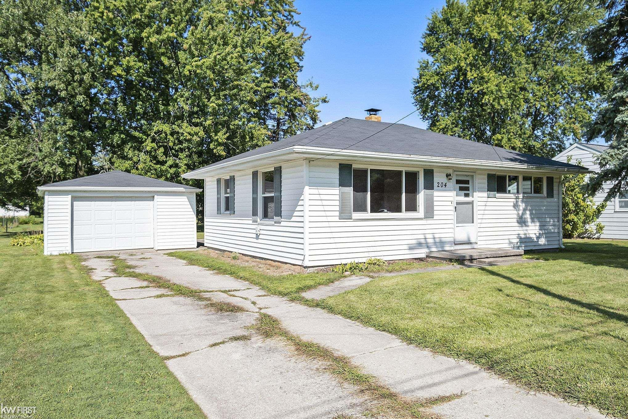 204 Southlawn, Auburn, MI 48611 — Photo 2