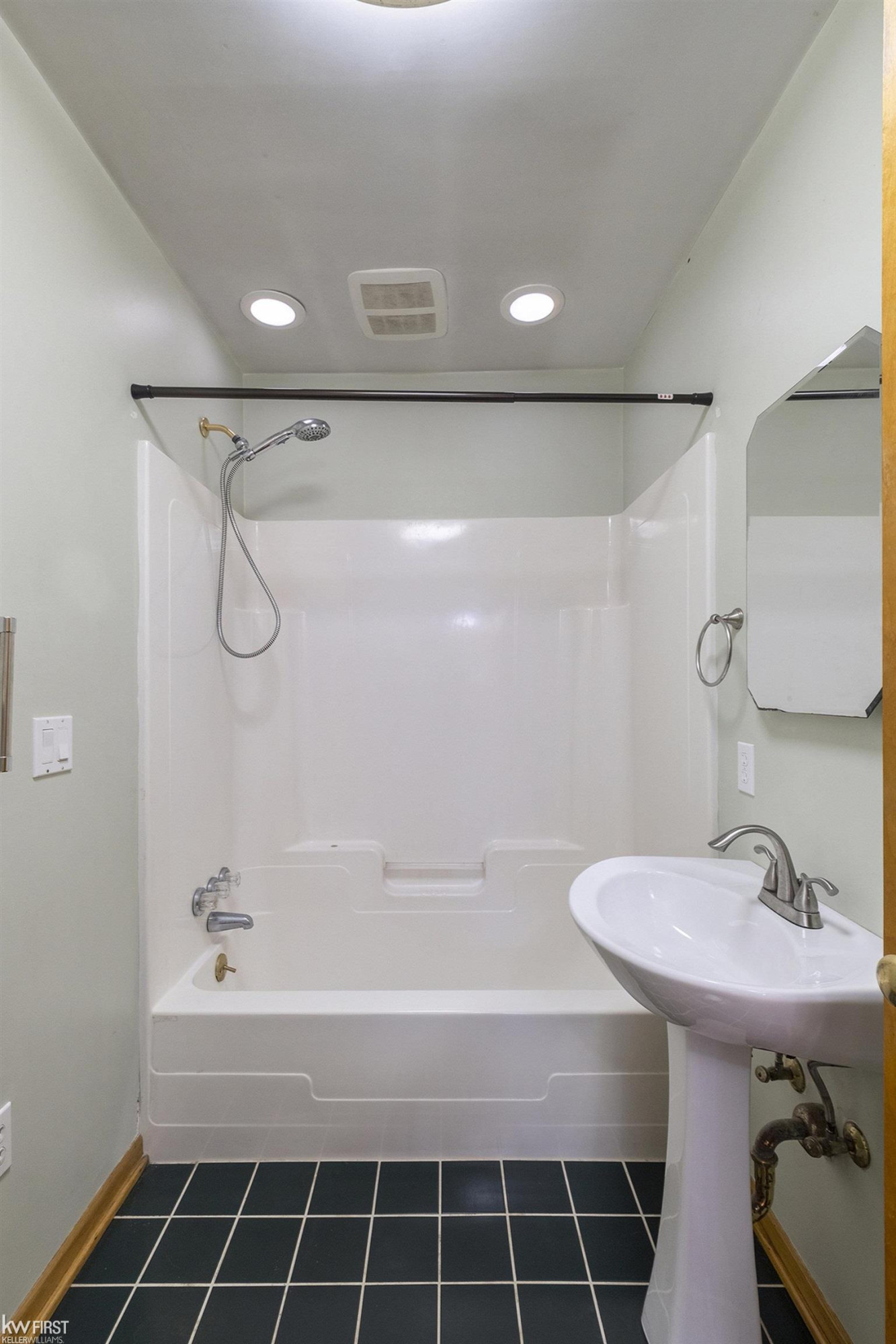 204 Southlawn, Auburn, MI 48611 — Photo 11