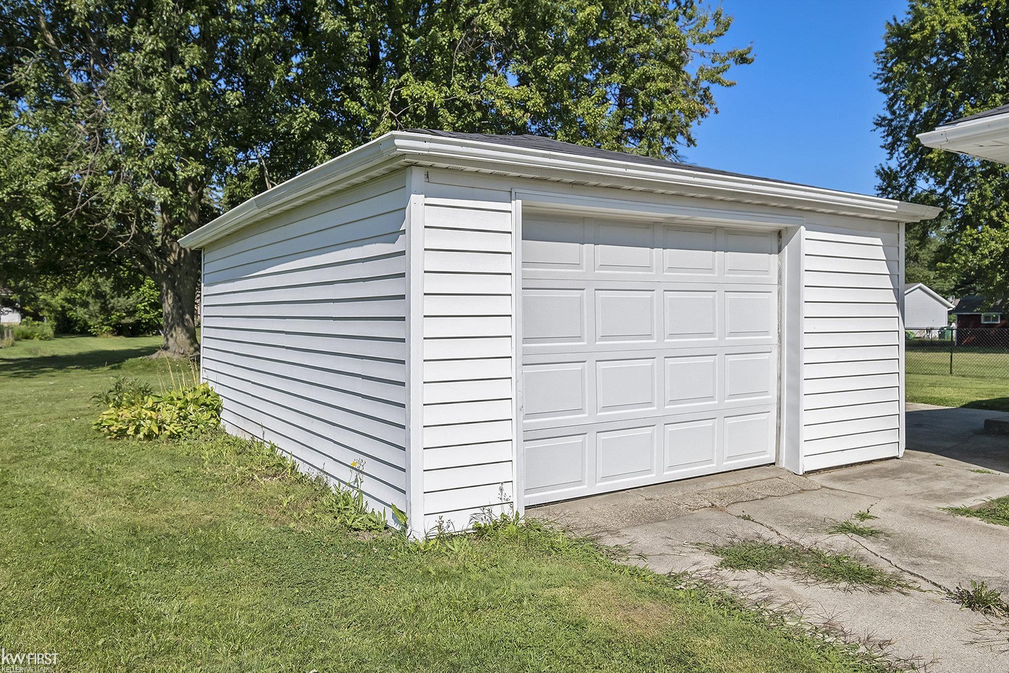 204 Southlawn, Auburn, MI 48611 — Photo 14