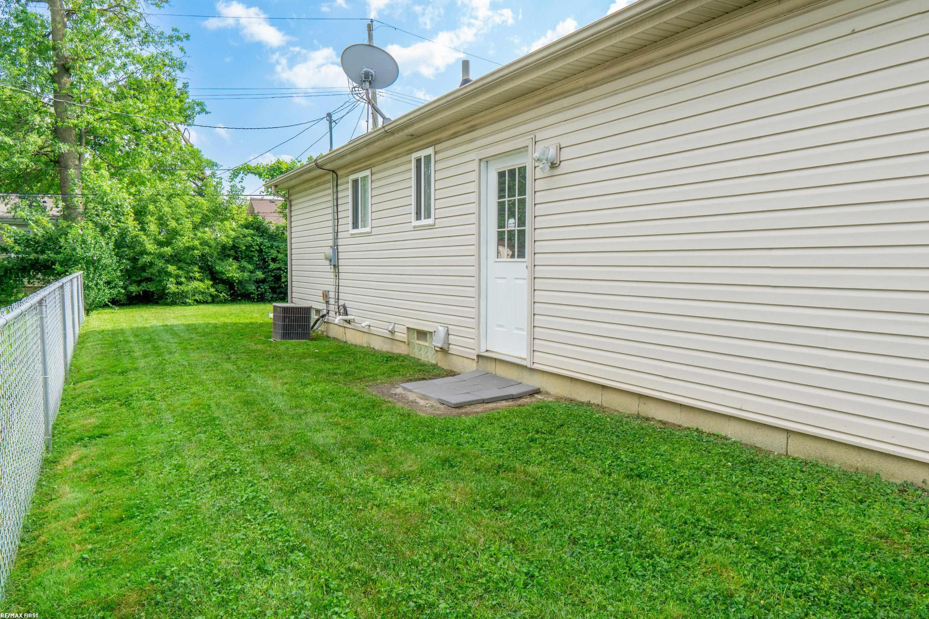 8218 Jewett Avenue, Warren, MI 48089 — Photo 3