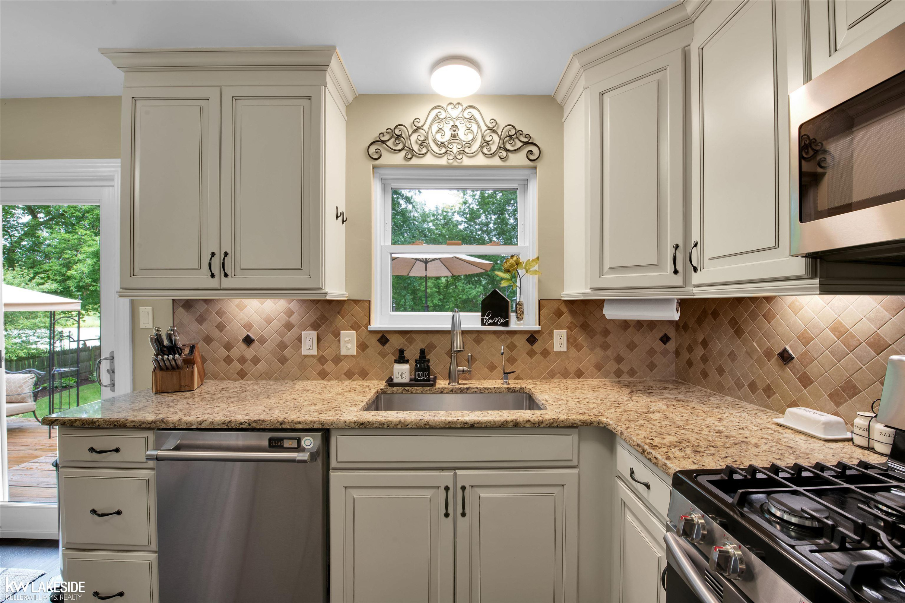 4164 Lake Knolls Drive, Oxford, MI 48371 — Photo 9