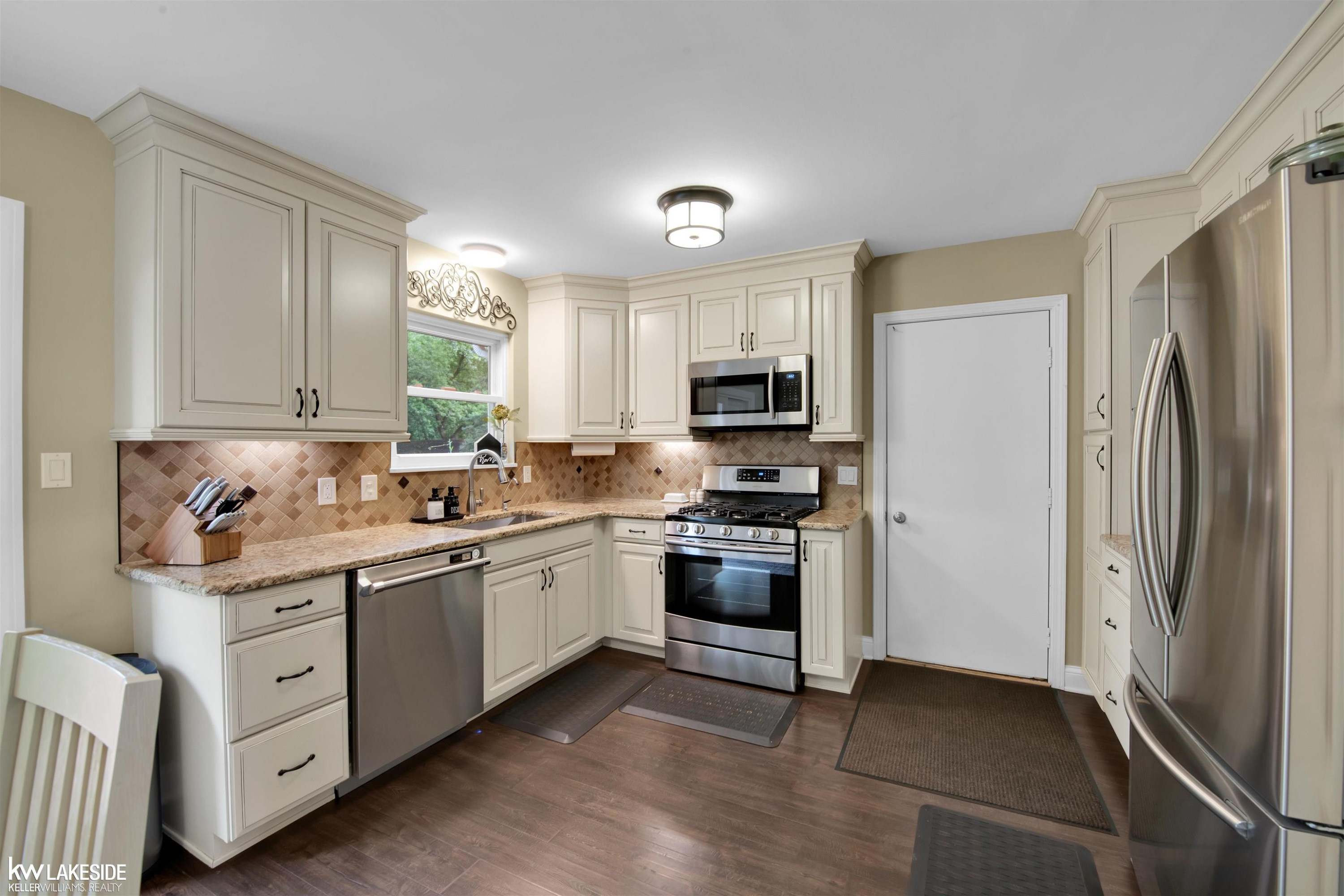 4164 Lake Knolls Drive, Oxford, MI 48371 — Photo 10
