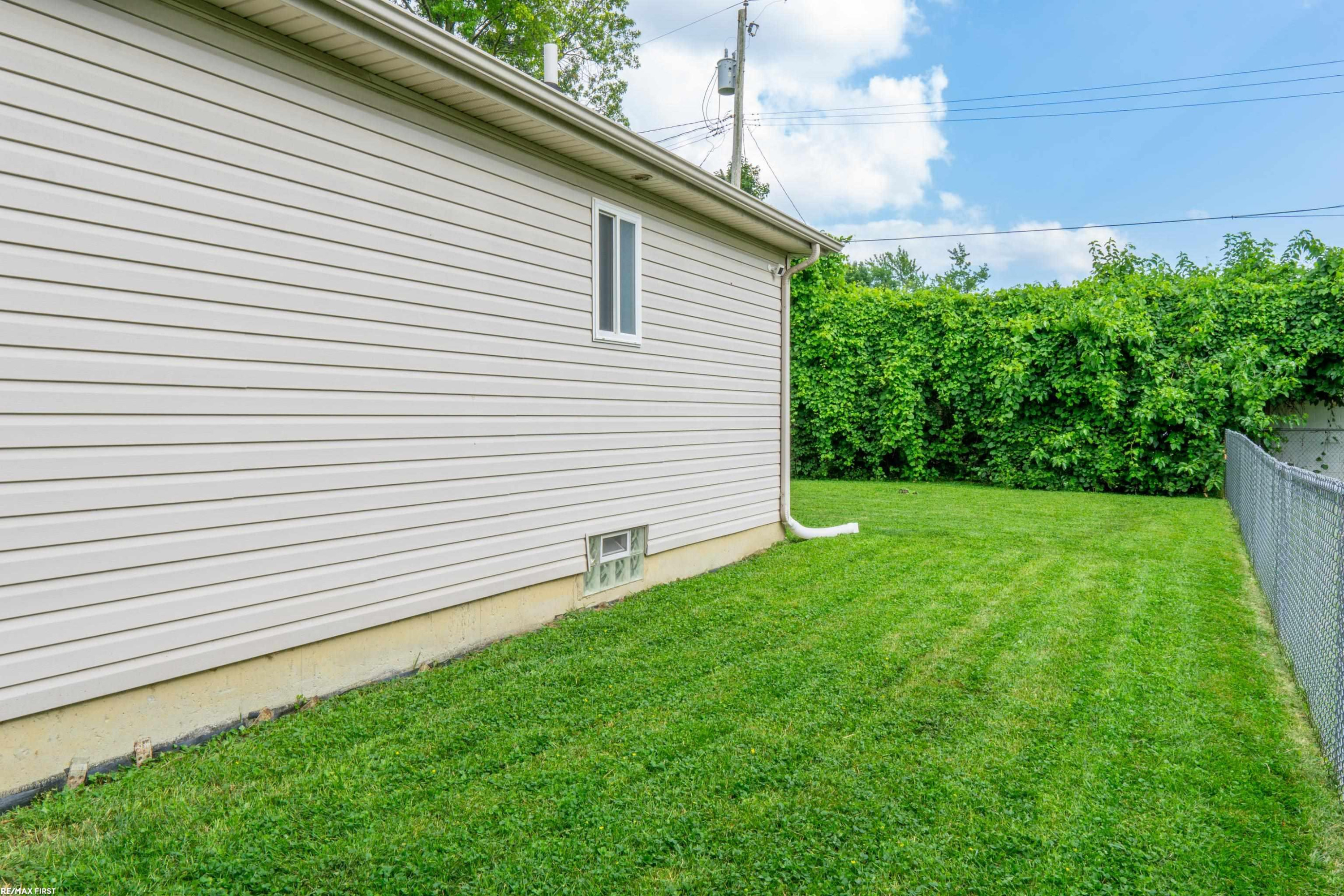 8218 Jewett Avenue, Warren, MI 48089 — Photo 8