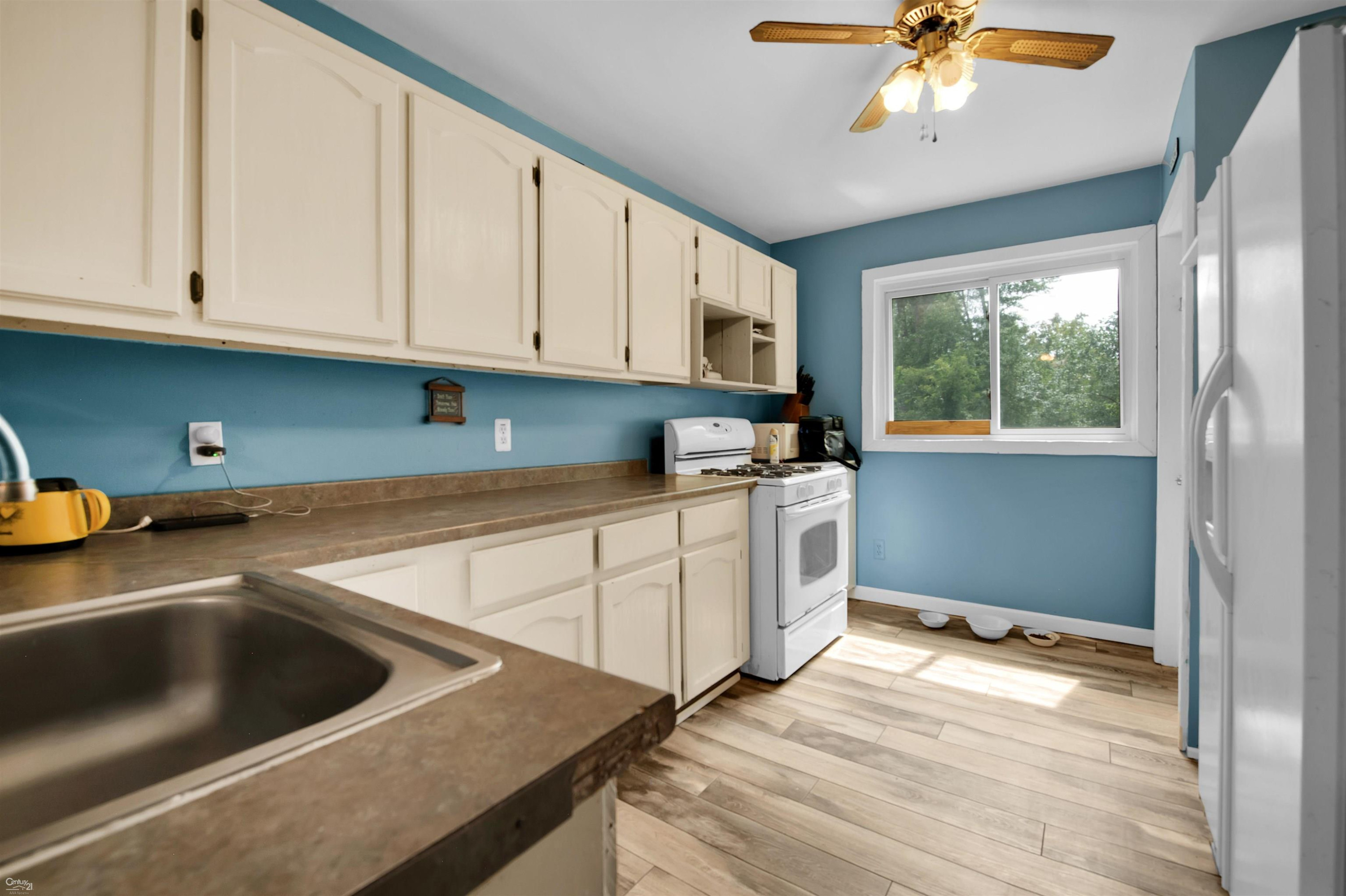 502 E Mill St Street, Capac, MI 48014 — Photo 10