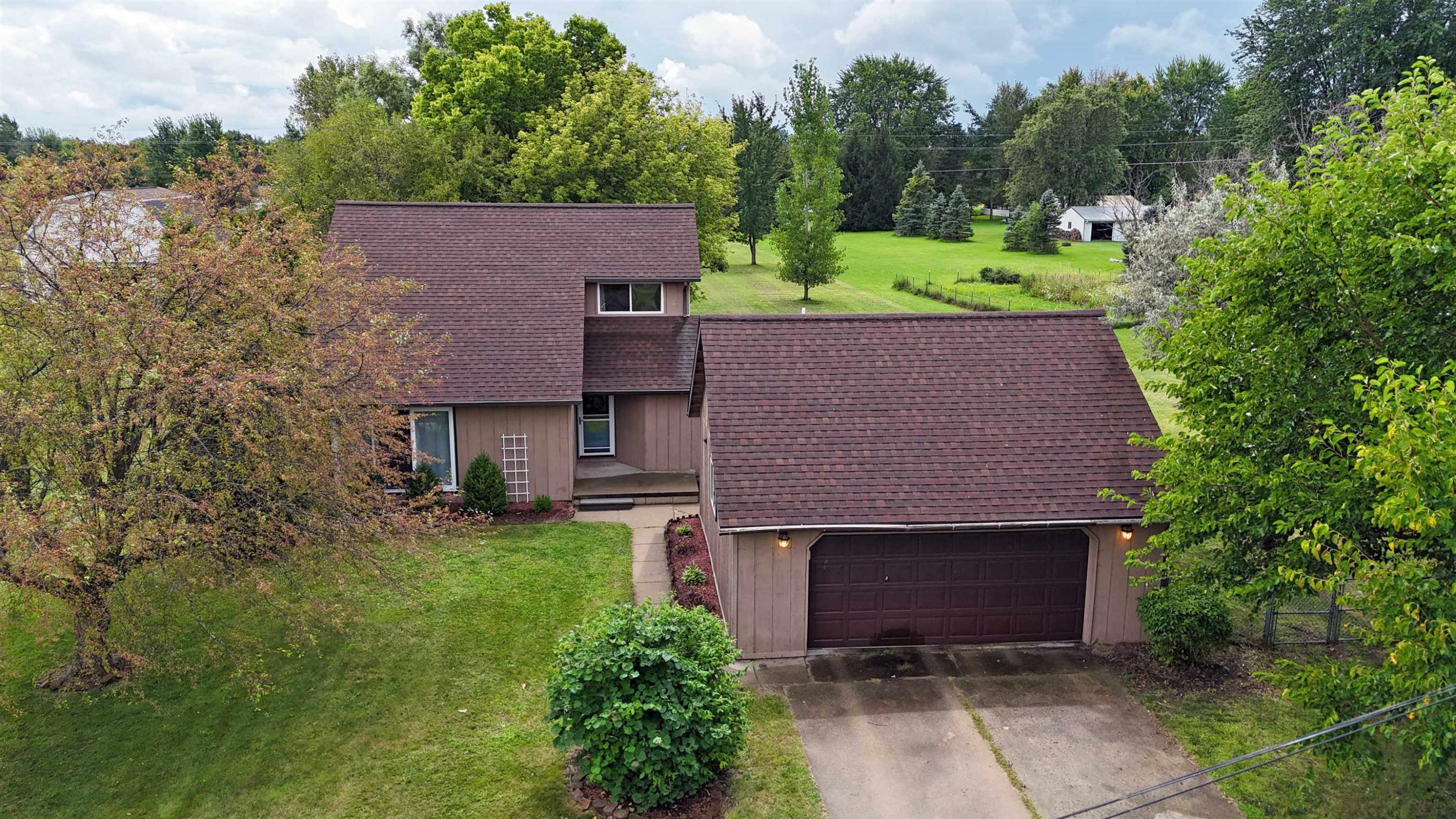 700 Sunflower, Chesaning, MI 48616 — Photo 2