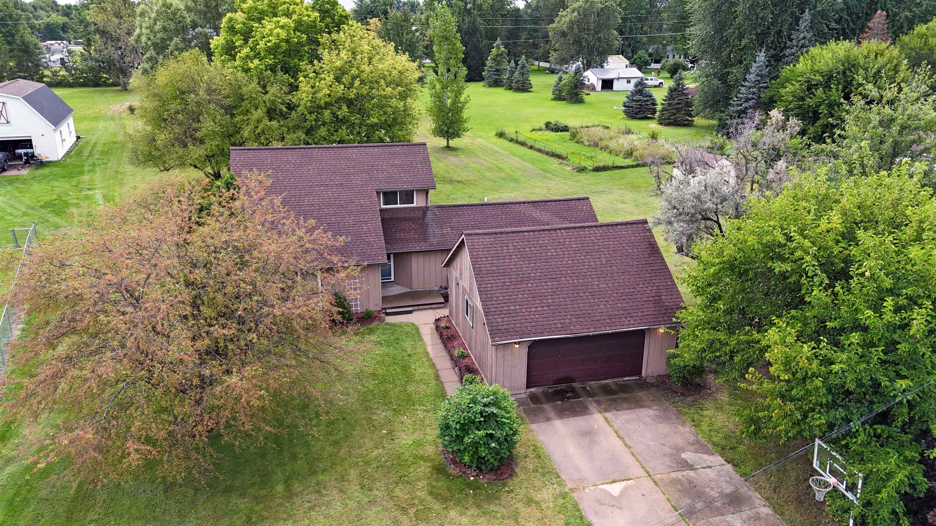 700 Sunflower, Chesaning, MI 48616 — Photo 3