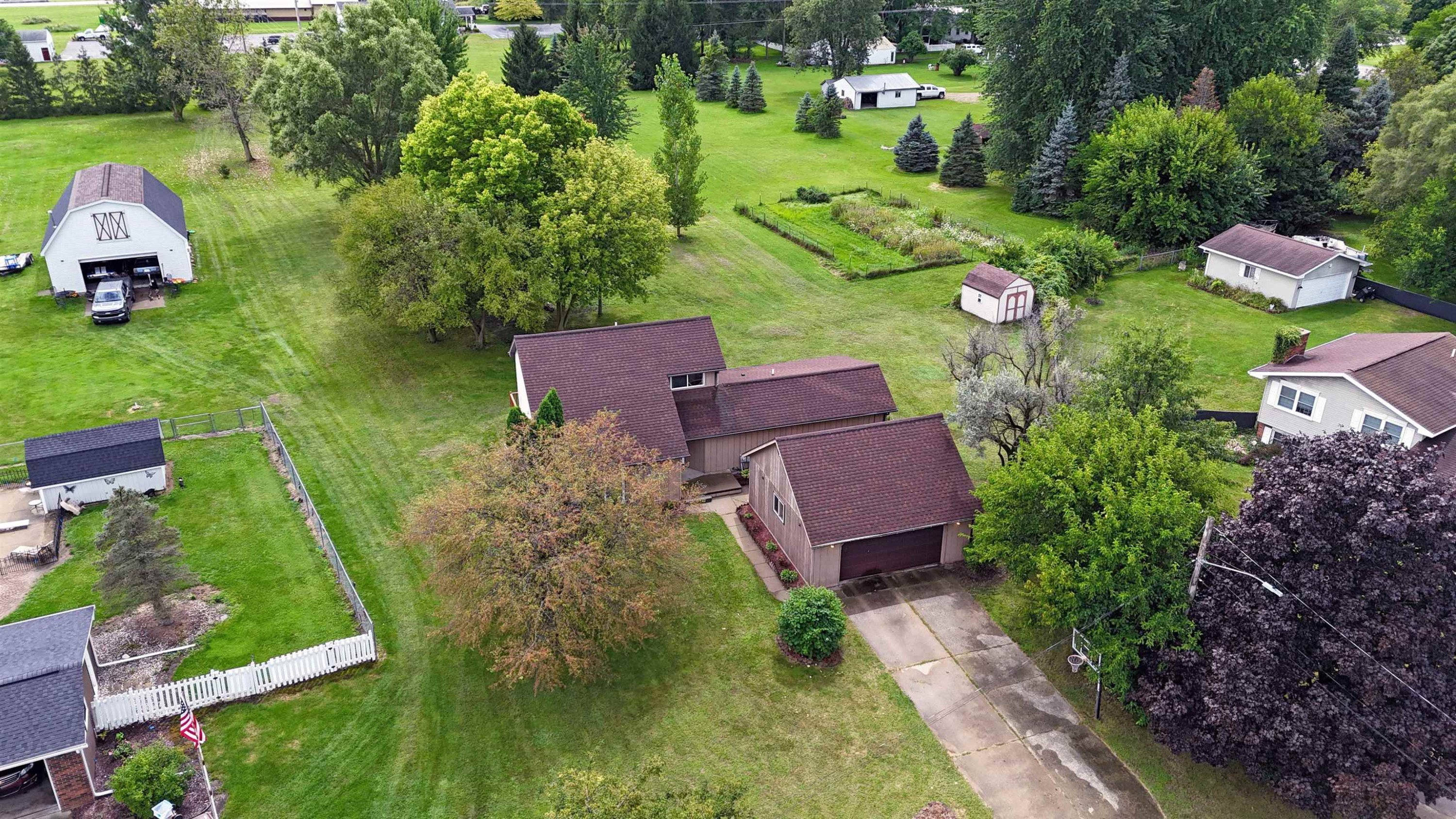 700 Sunflower, Chesaning, MI 48616 — Photo 4
