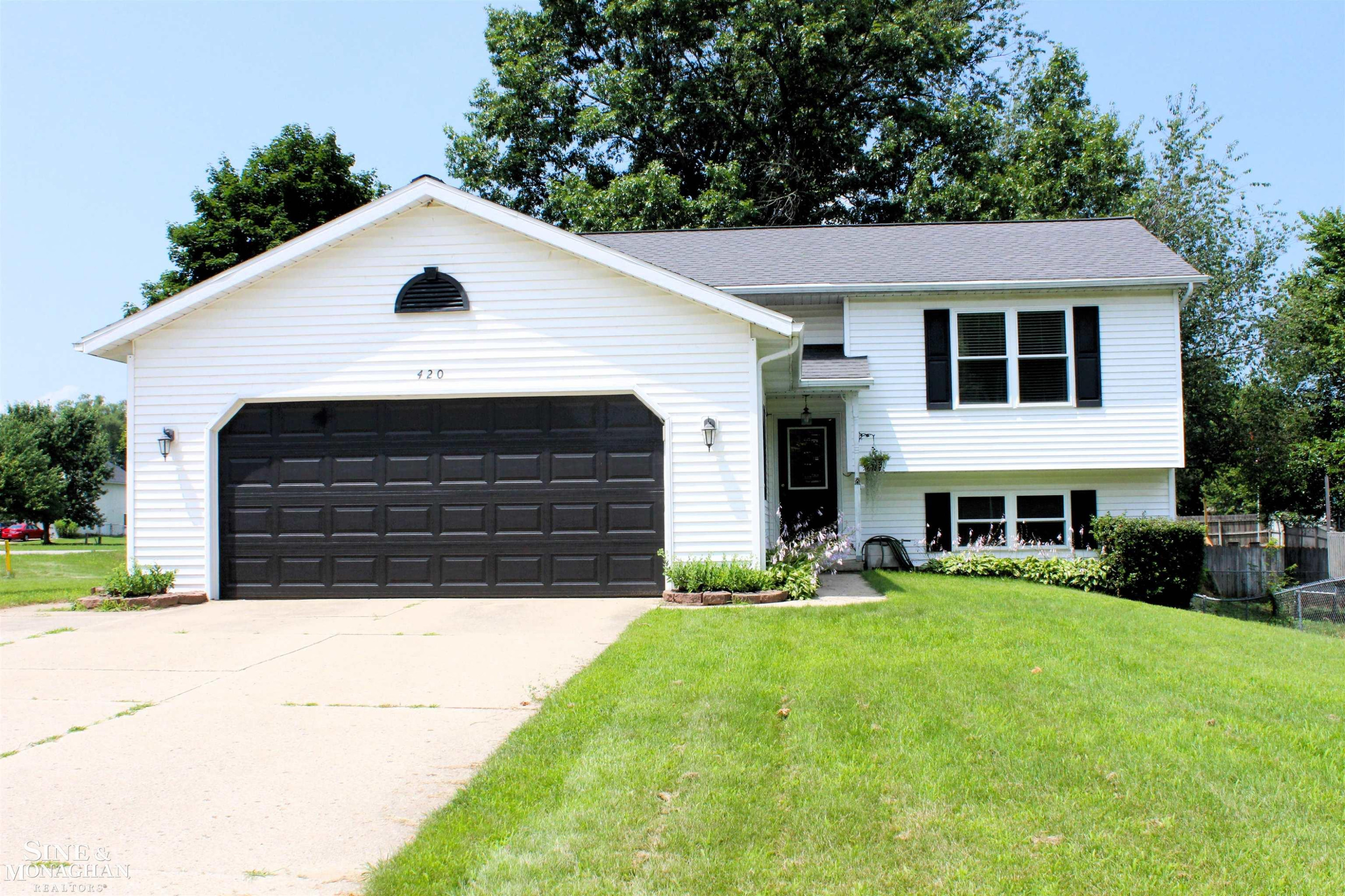 420 Standish Drive, Wayland, MI 49348 — front exterior