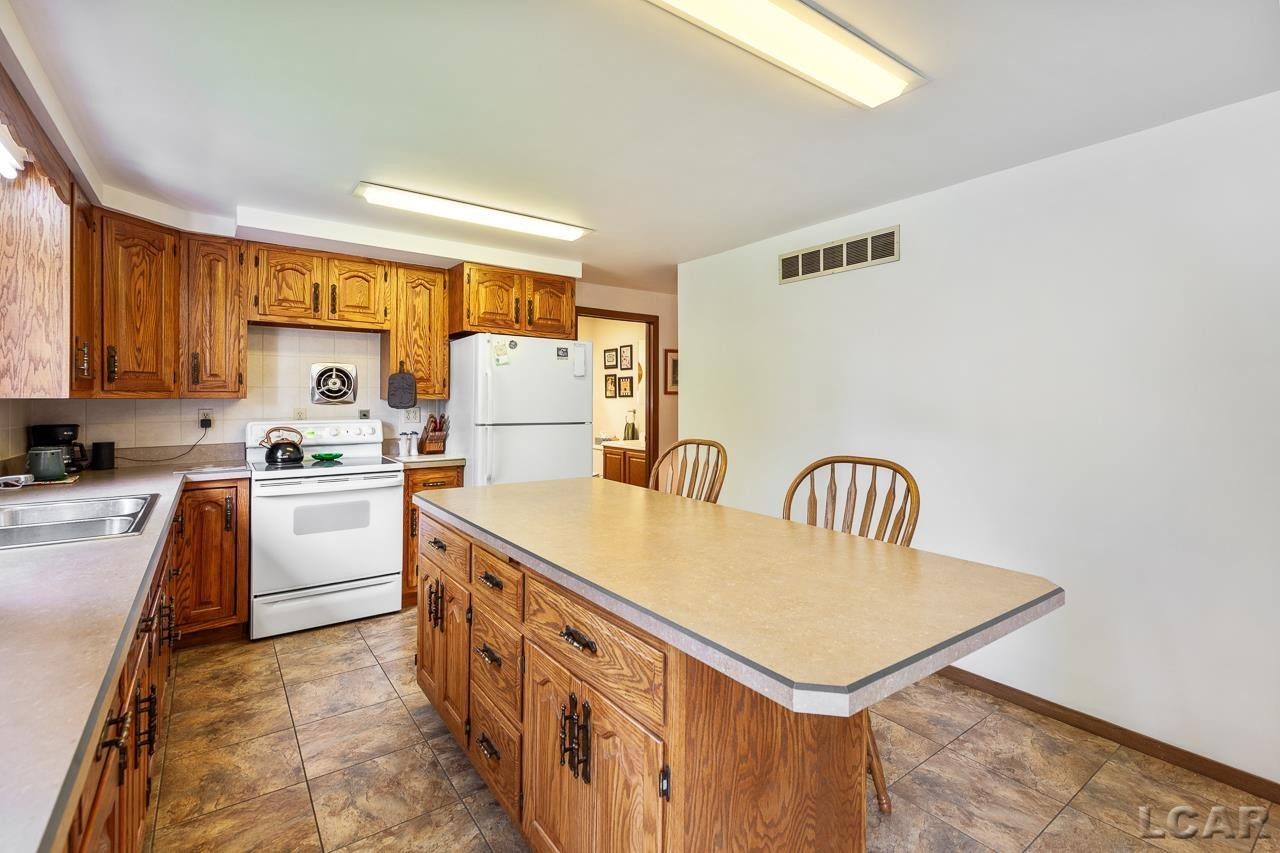108 Locust, Clinton, MI 49236 — Photo 9