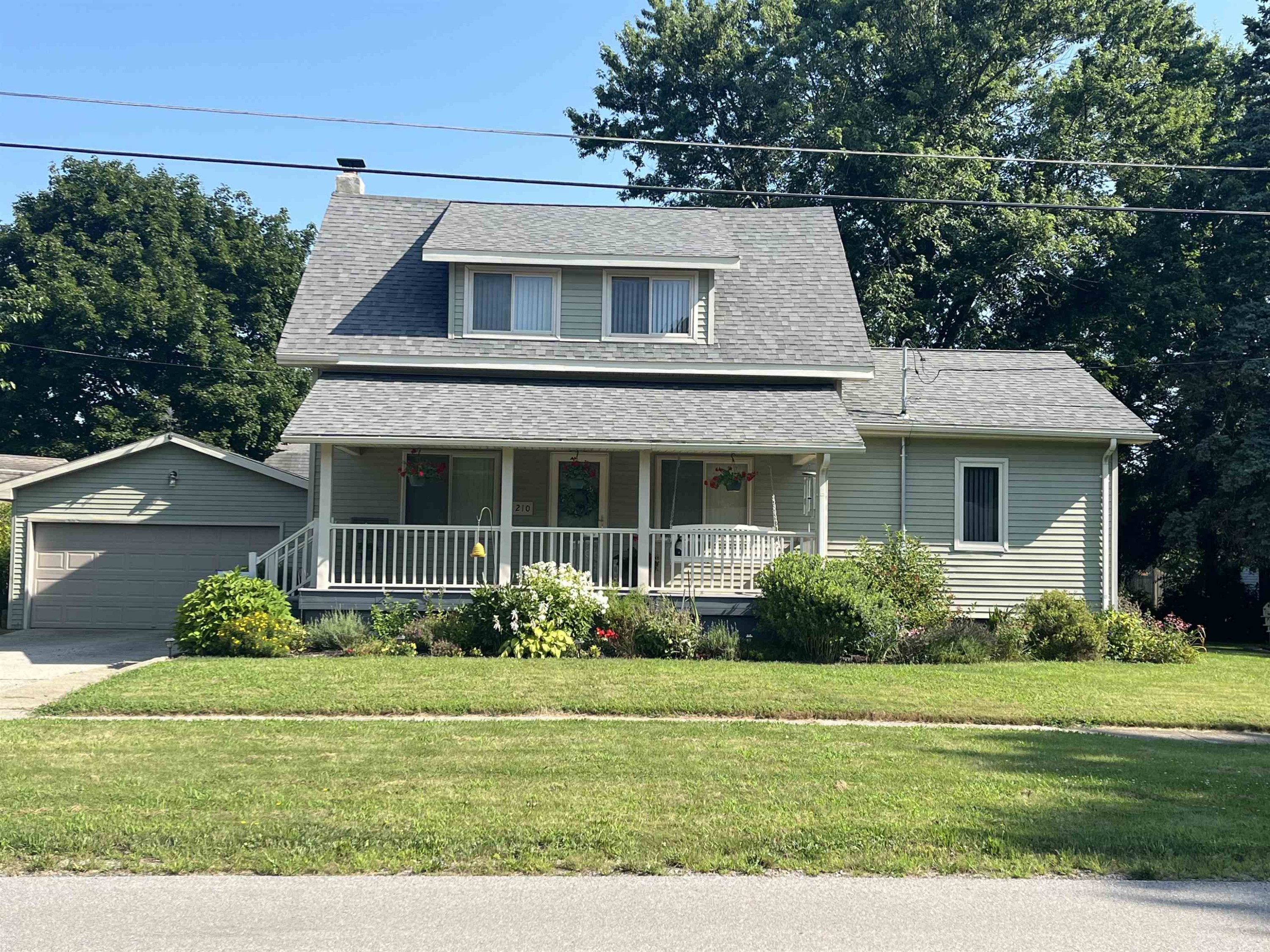 210 Mason, Chesaning, MI 48616 — front exterior