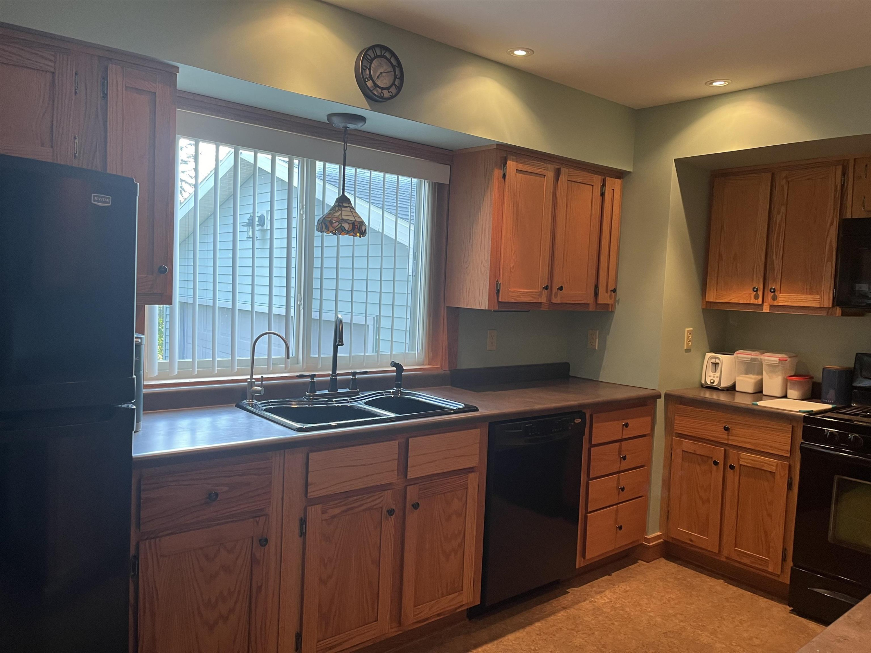 210 Mason, Chesaning, MI 48616 — Photo 10