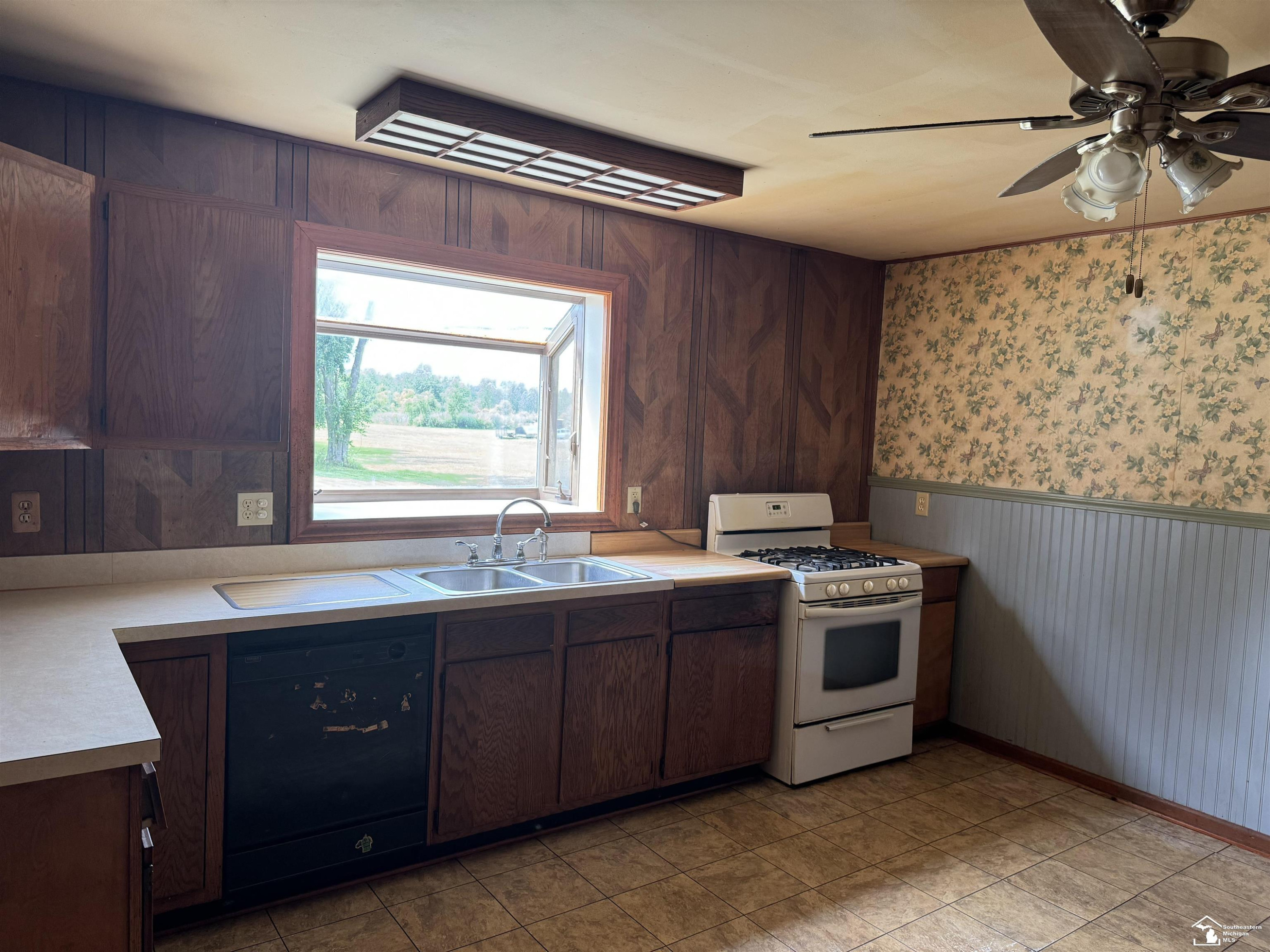 13857 Sumpter, Carleton, MI 48117 — Photo 8