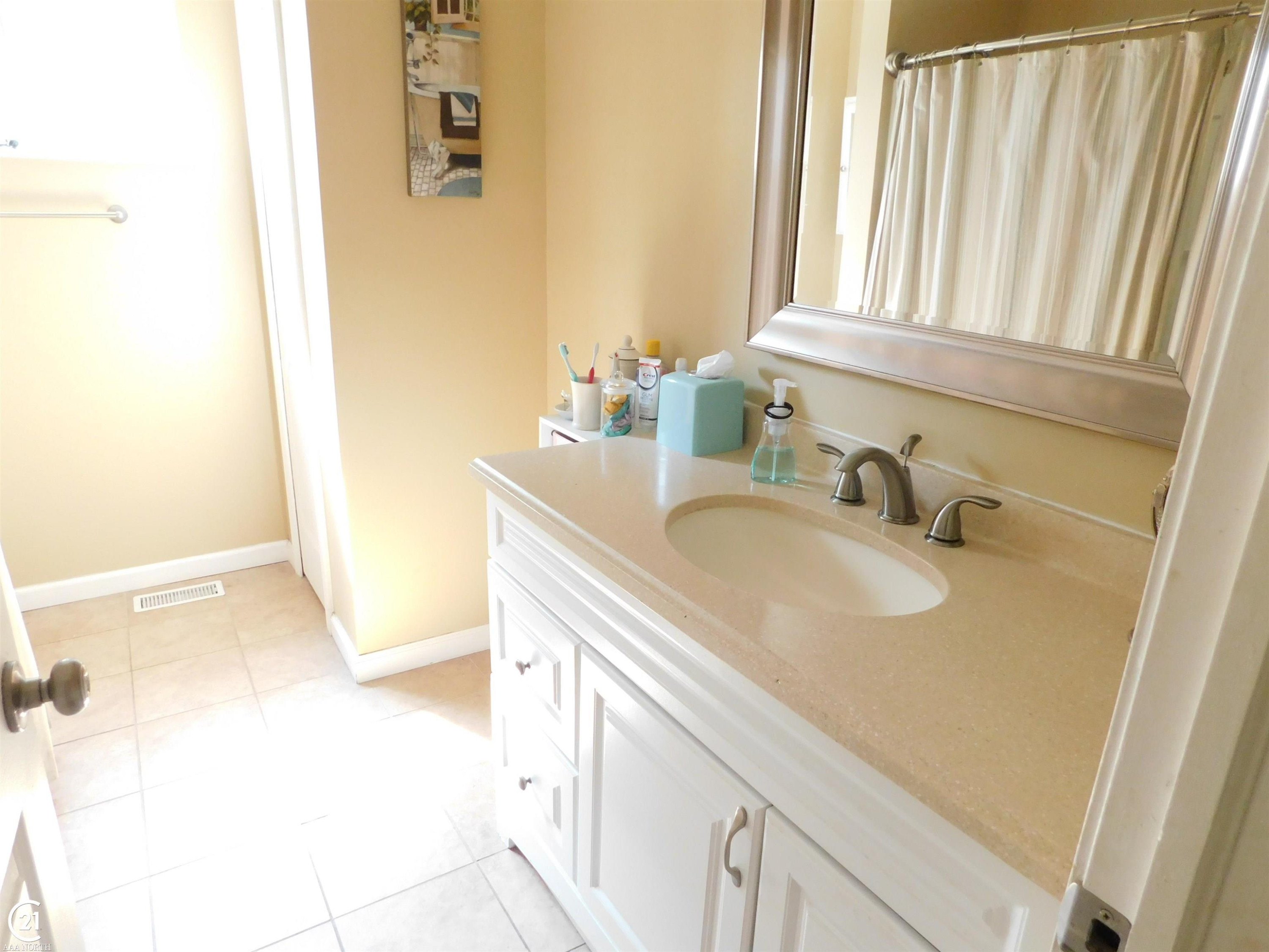 899 Mary Drive, Lapeer, MI 48446 — Photo 17