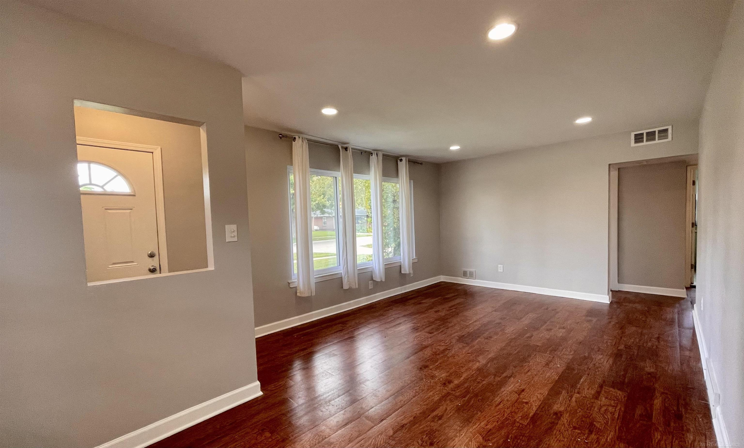 1126 E Hudson Street, MI 48071 — Photo 2