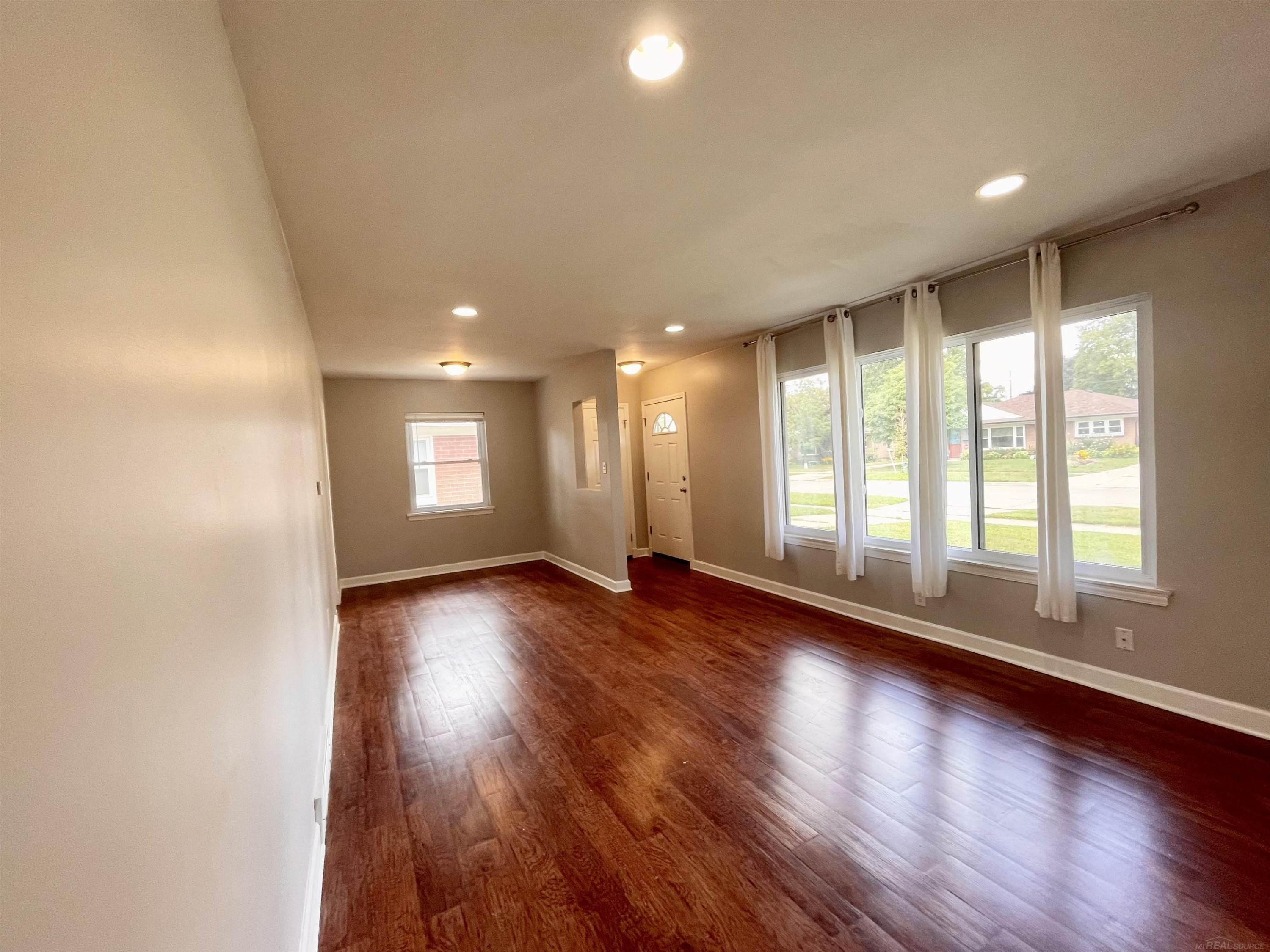 1126 E Hudson Street, MI 48071 — Photo 3