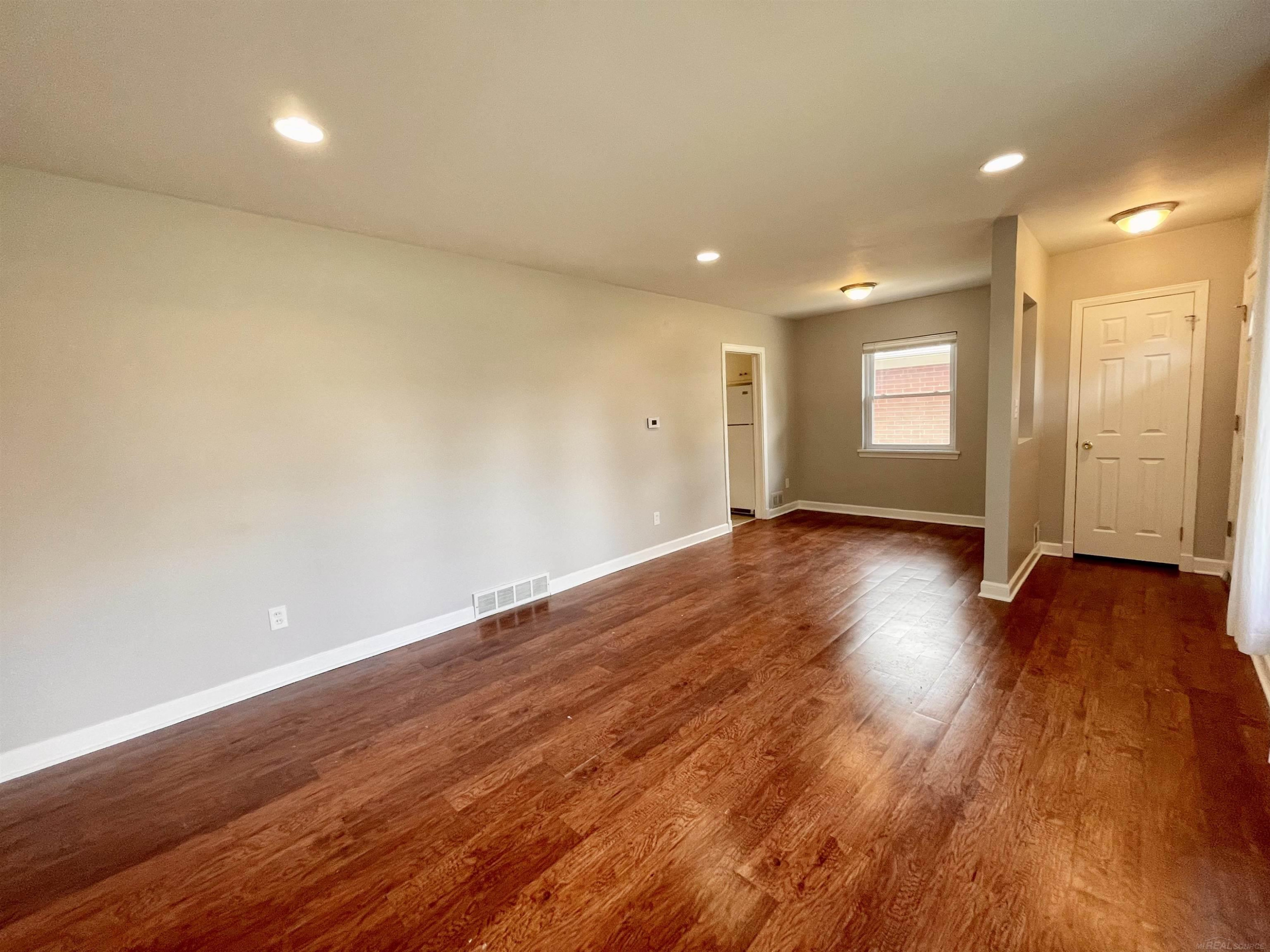 1126 E Hudson Street, MI 48071 — Photo 4