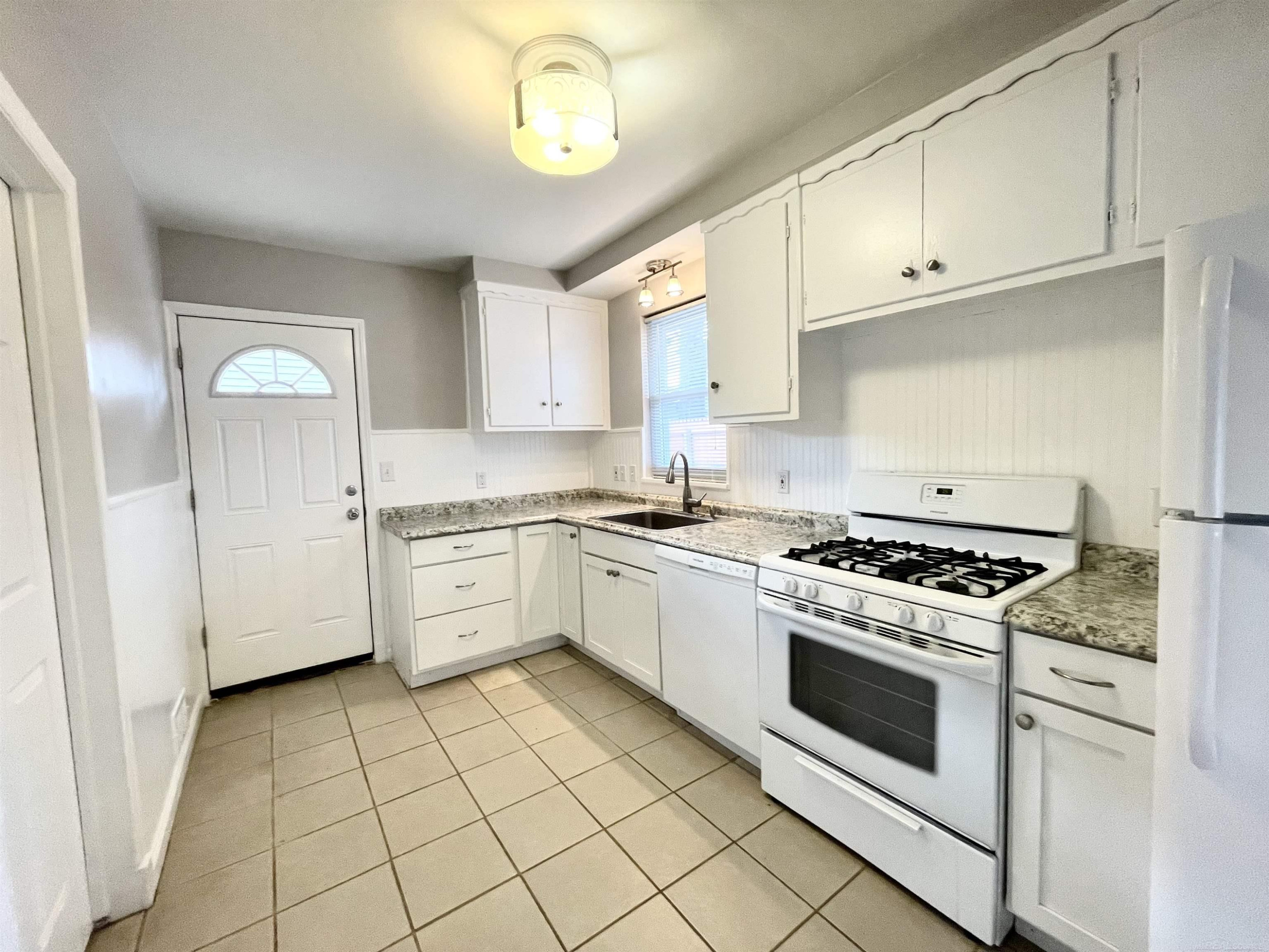 1126 E Hudson Street, MI 48071 — Photo 7