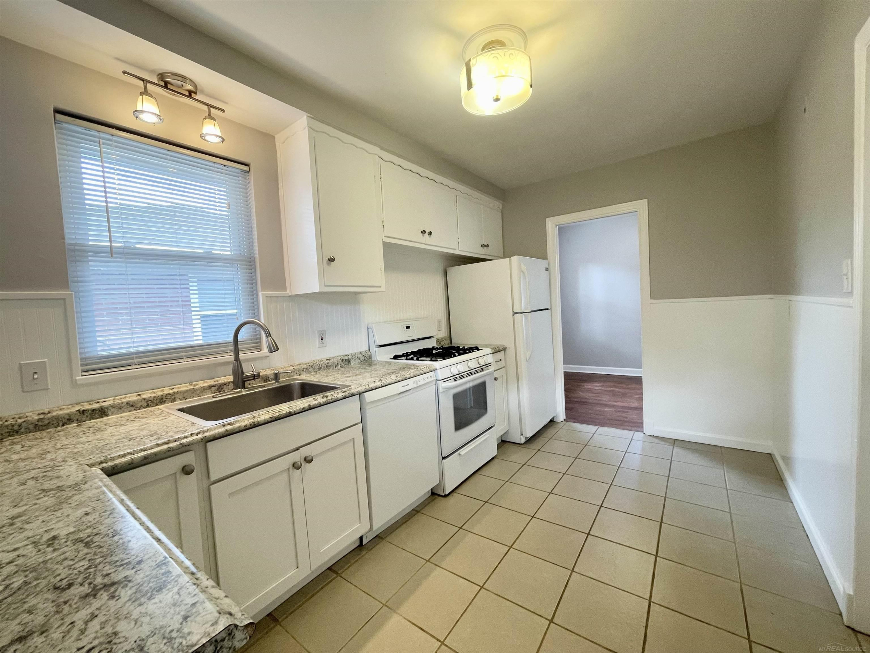 1126 E Hudson Street, MI 48071 — Photo 8