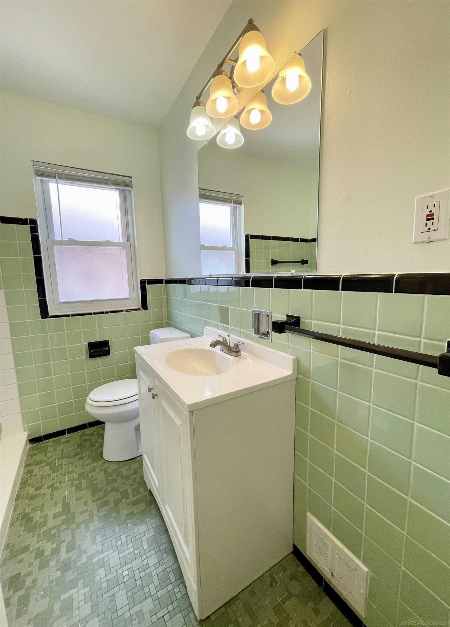 1126 E Hudson Street, MI 48071 — Photo 15
