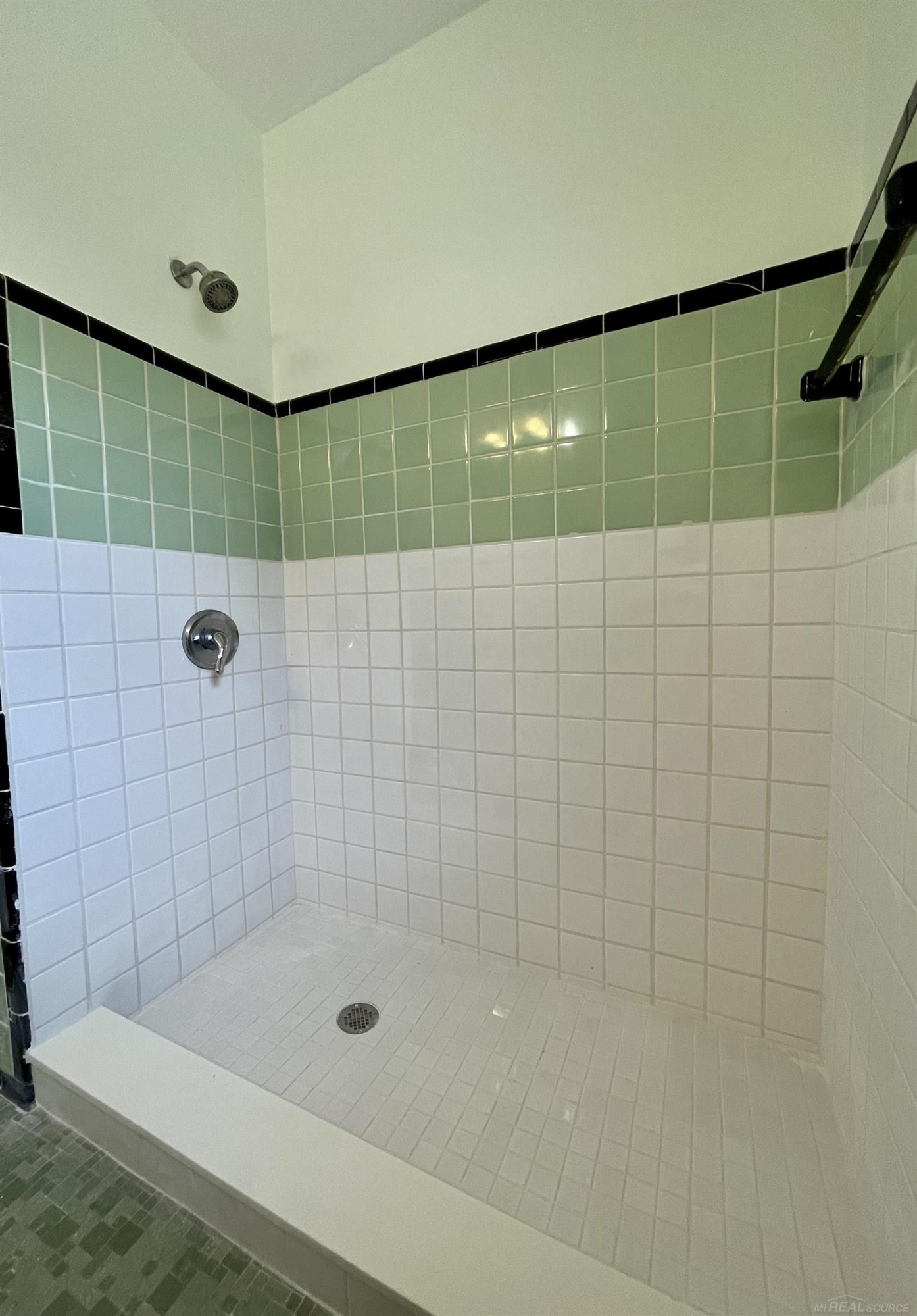 1126 E Hudson Street, MI 48071 — Photo 16