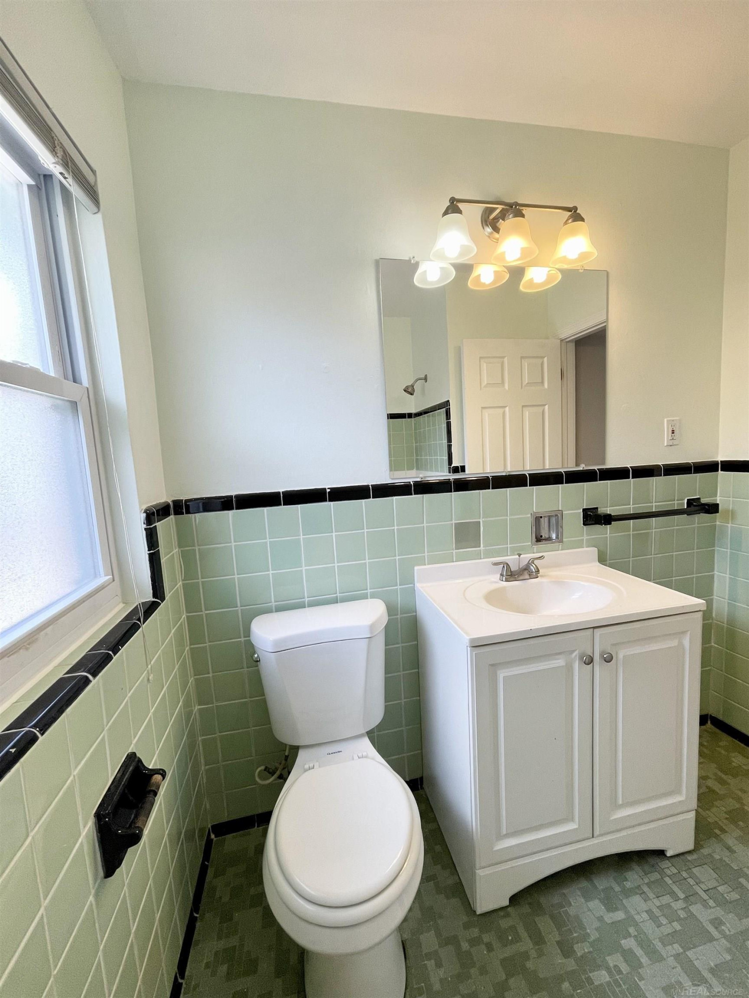 1126 E Hudson Street, MI 48071 — Photo 17