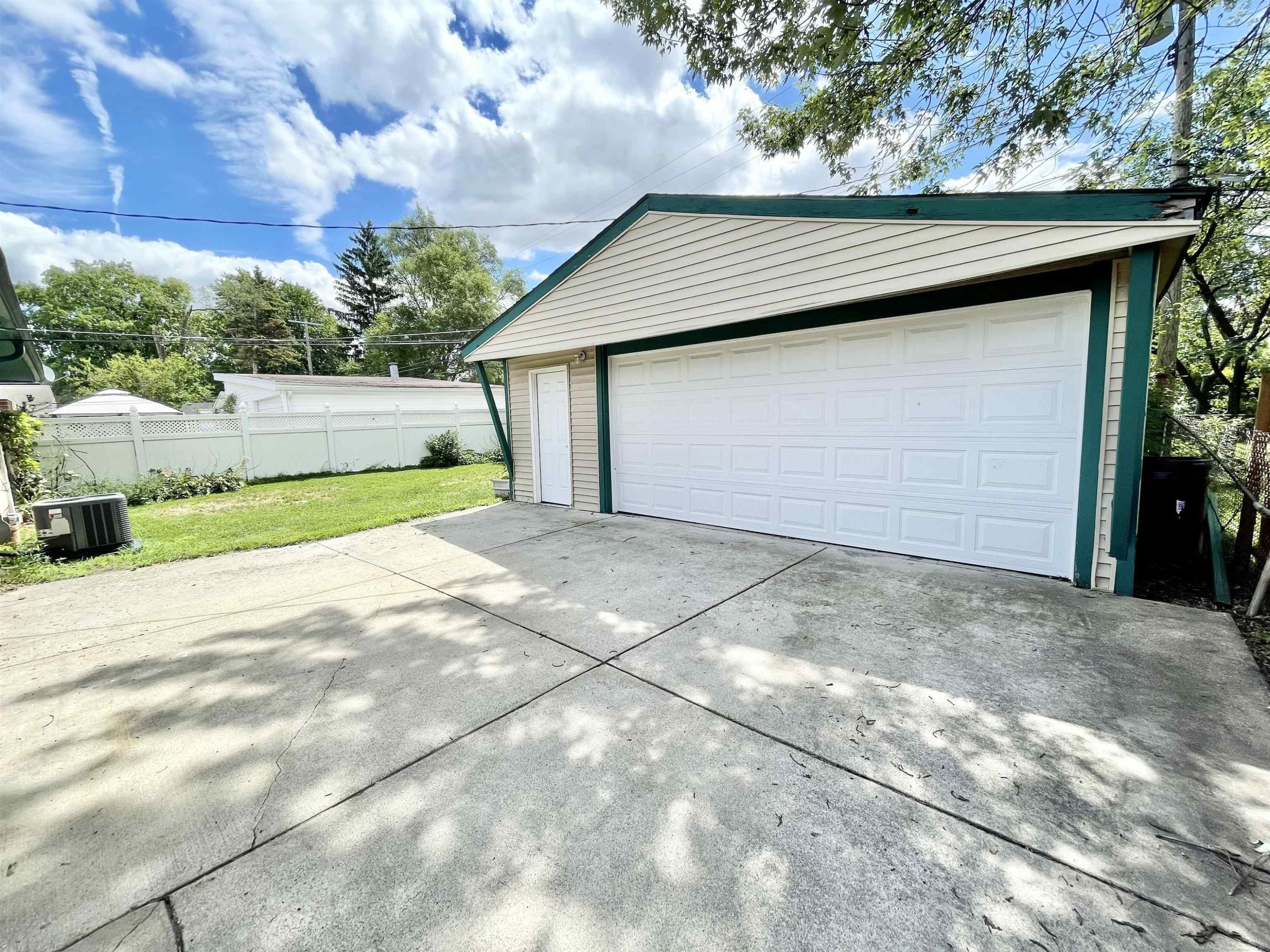 1126 E Hudson Street, MI 48071 — Photo 20