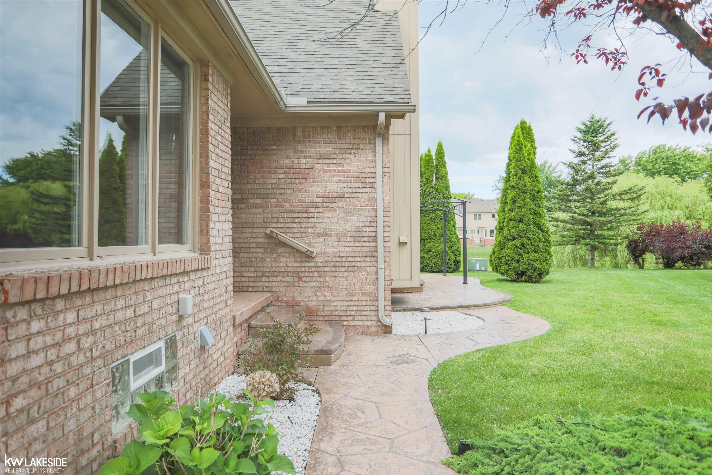 14935 Stoney Brook, Utica, MI 48315 — Photo 2