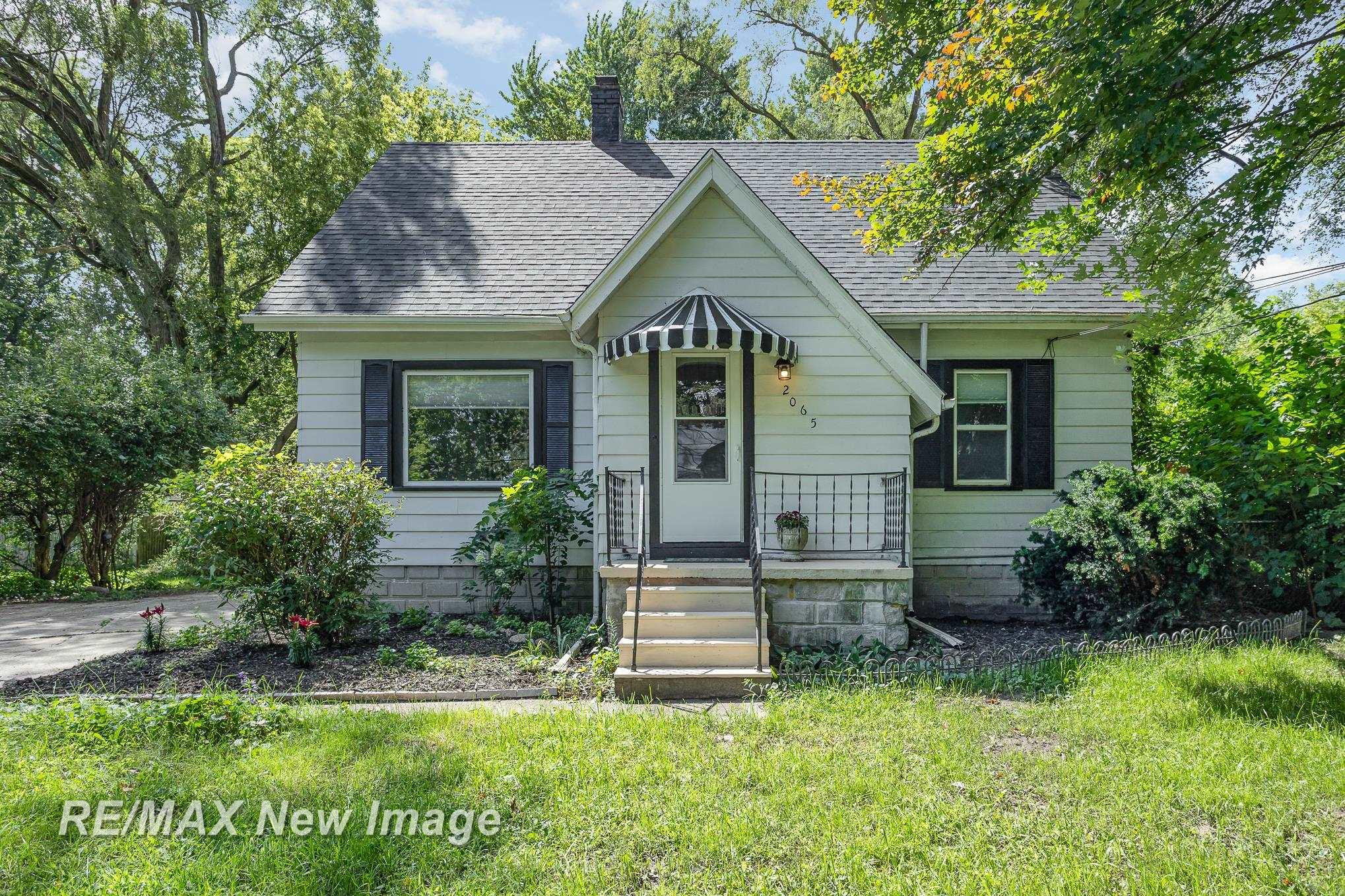 2065 Houlihan Road, Saginaw, MI 48601 — front exterior