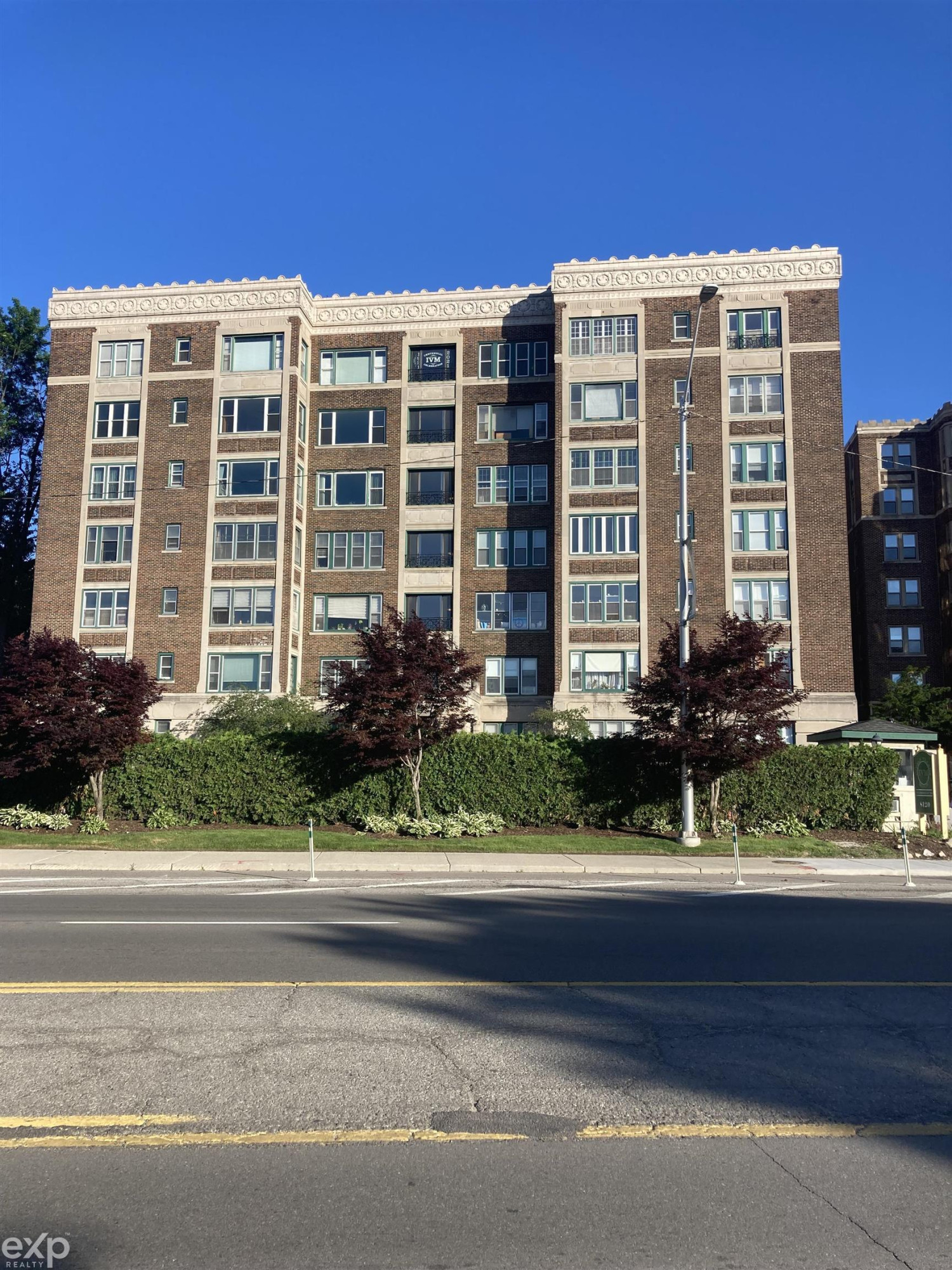 8120 E Jefferson Avenue, Detroit, MI 48214