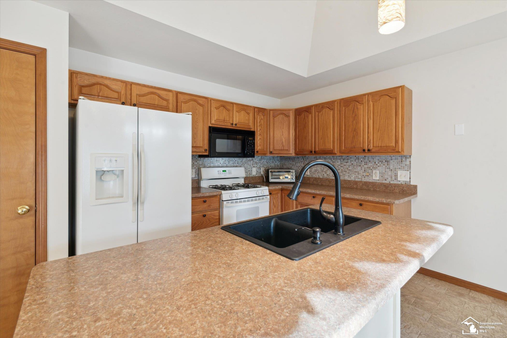 942 Hickory Creek, Temperance, MI 48182 — Photo 16