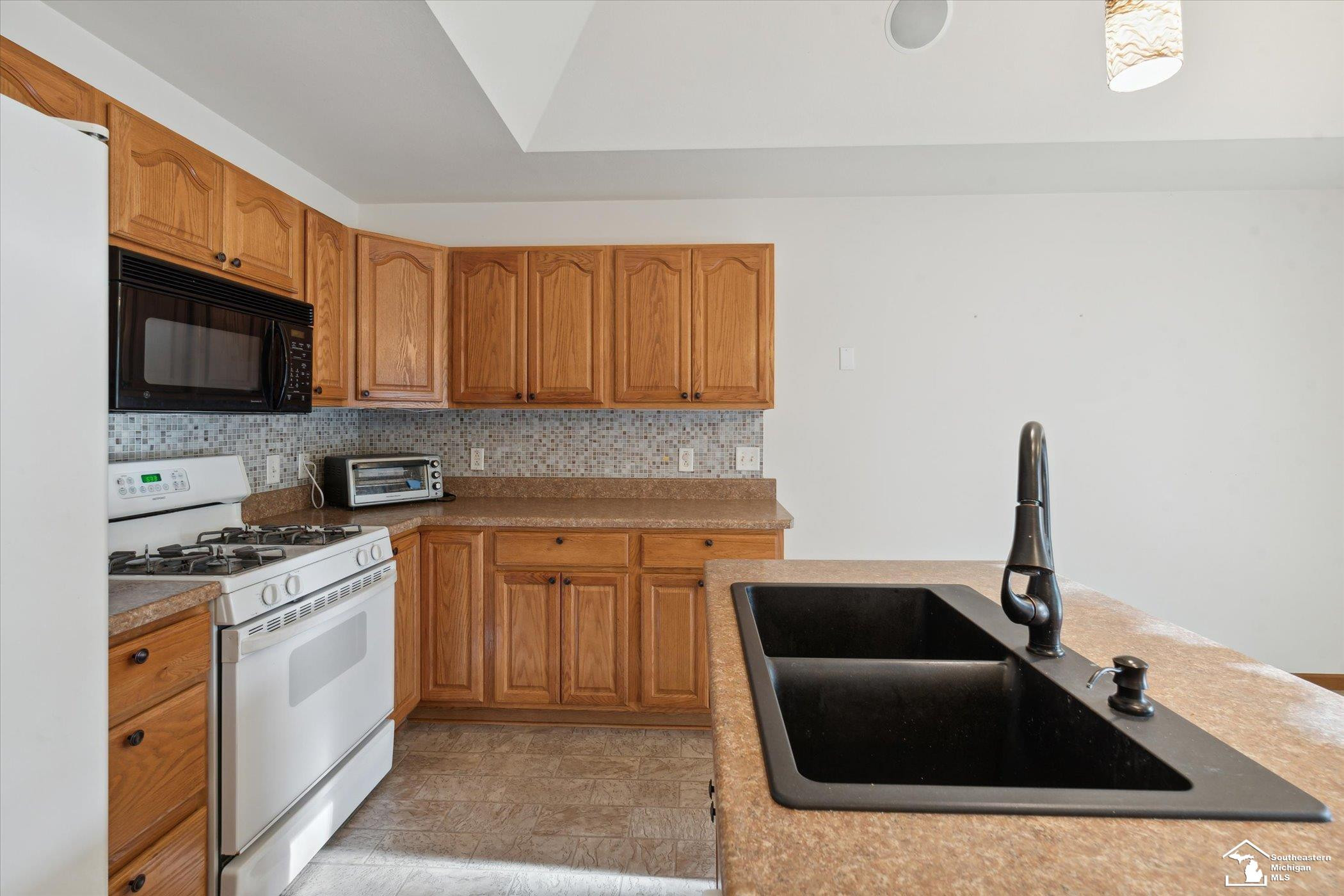 942 Hickory Creek, Temperance, MI 48182 — Photo 17