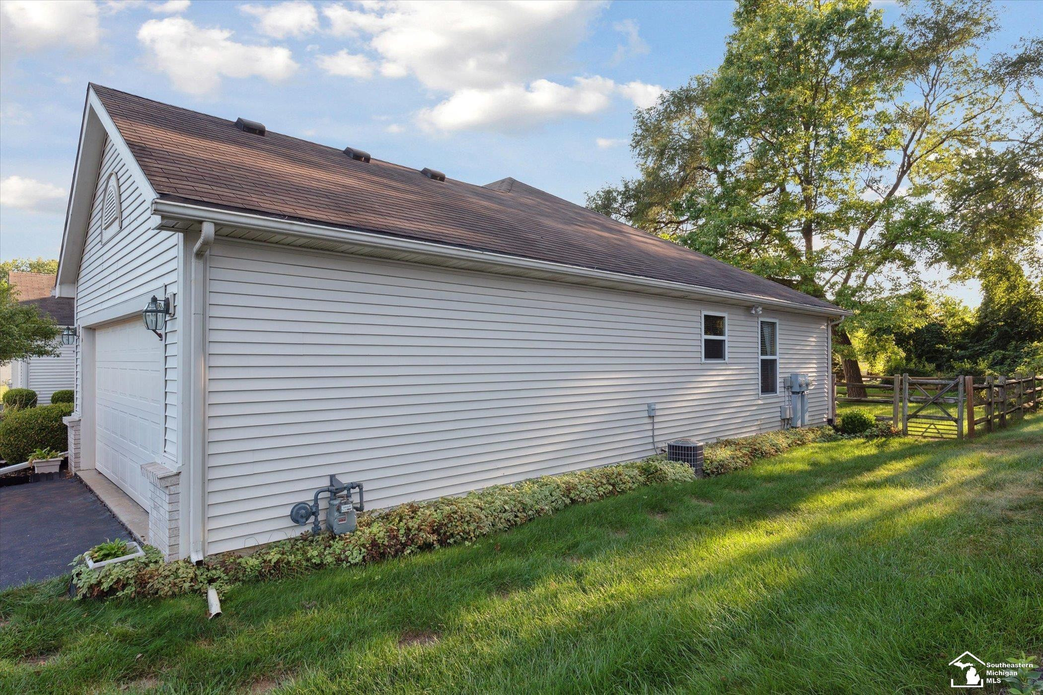 942 Hickory Creek, Temperance, MI 48182 — Photo 40