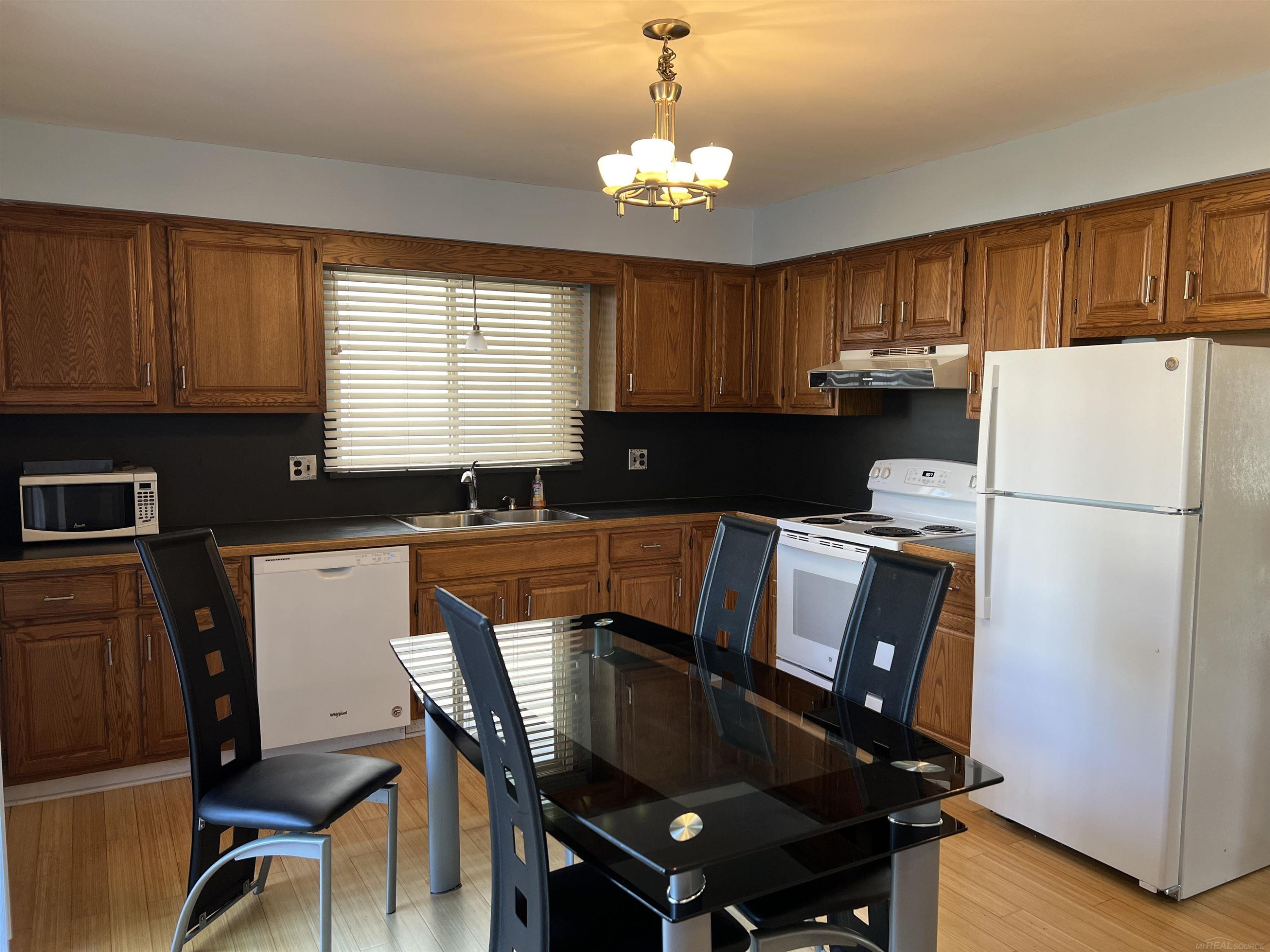 2937 Roundtree Drive, Troy, MI 48083 — Photo 4