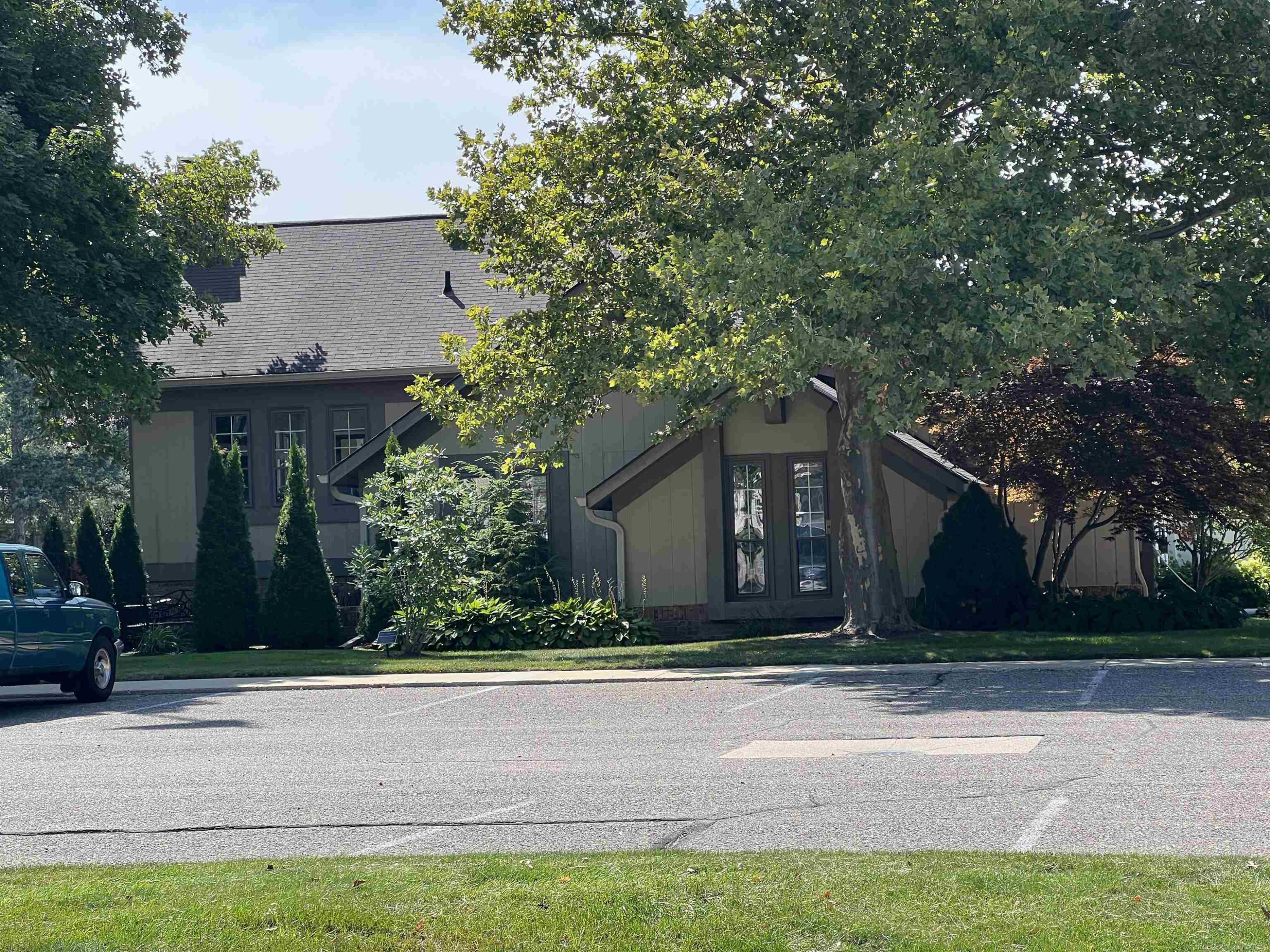 2937 Roundtree Drive, Troy, MI 48083 — Photo 14