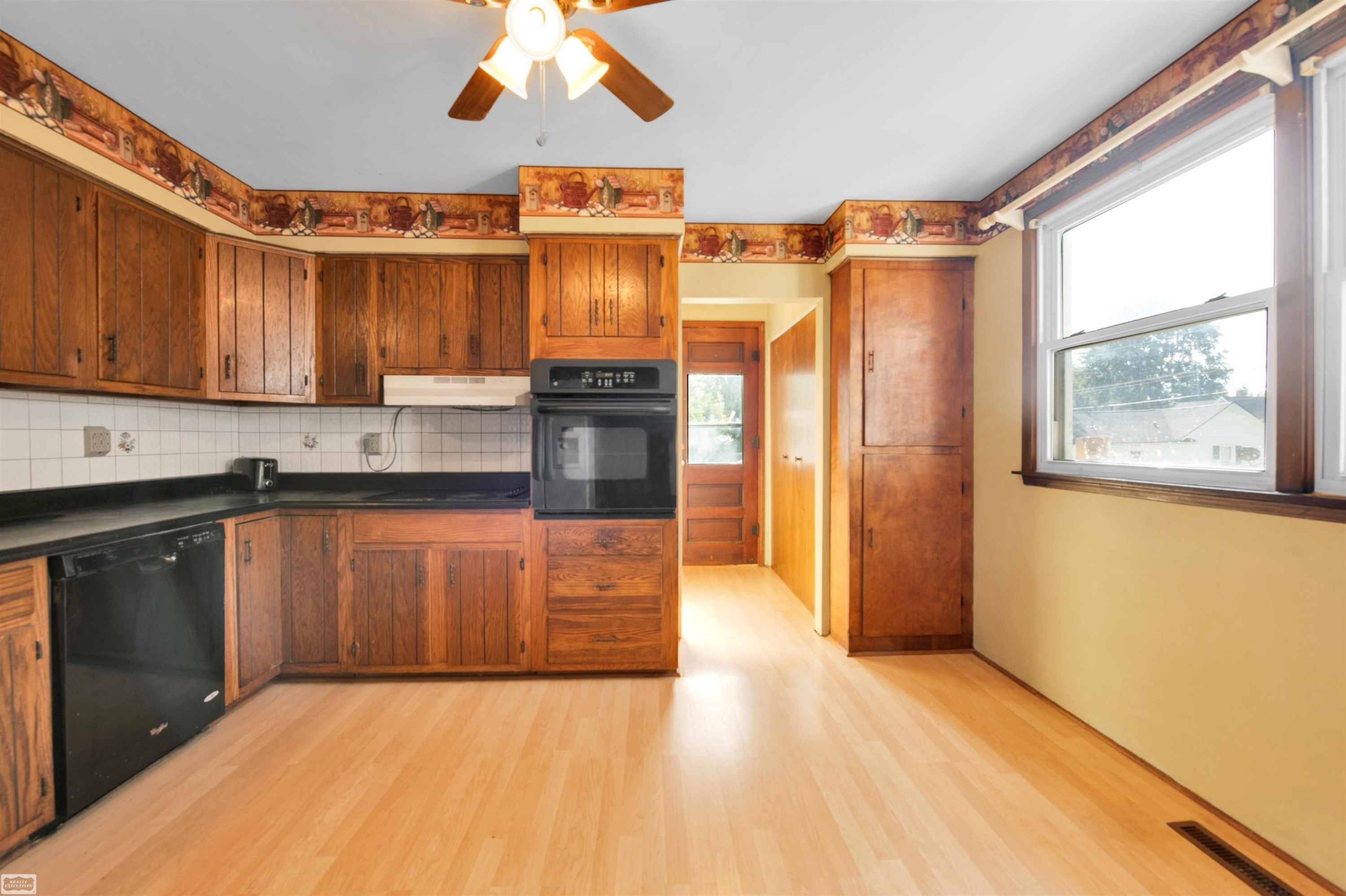 412 S Main Street, Capac, MI 48014 — Photo 16